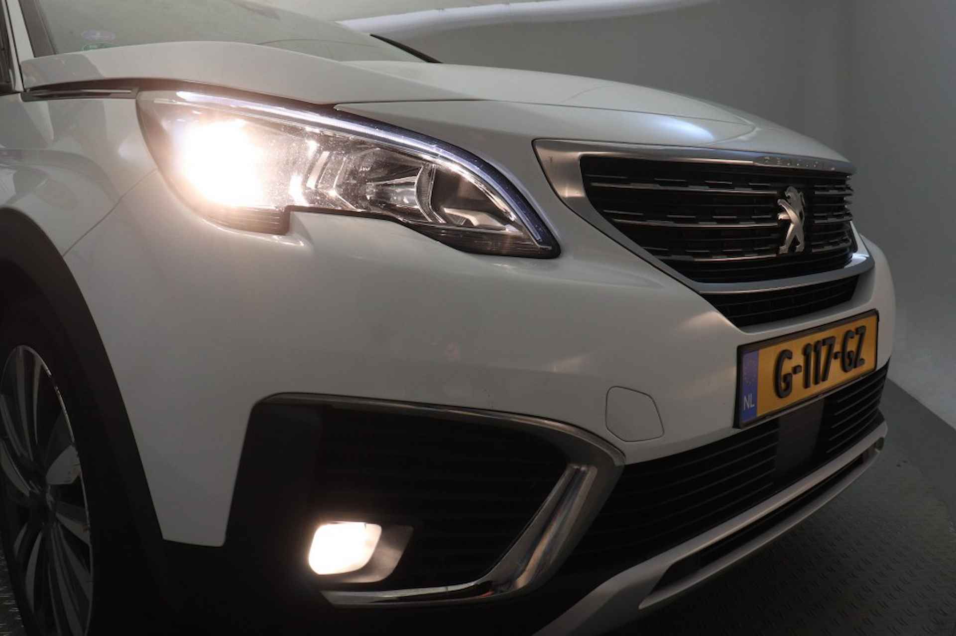 PEUGEOT 5008 1.2 PureTech Premium 7 Persoons - Carplay, Leer, Camera - 28/32