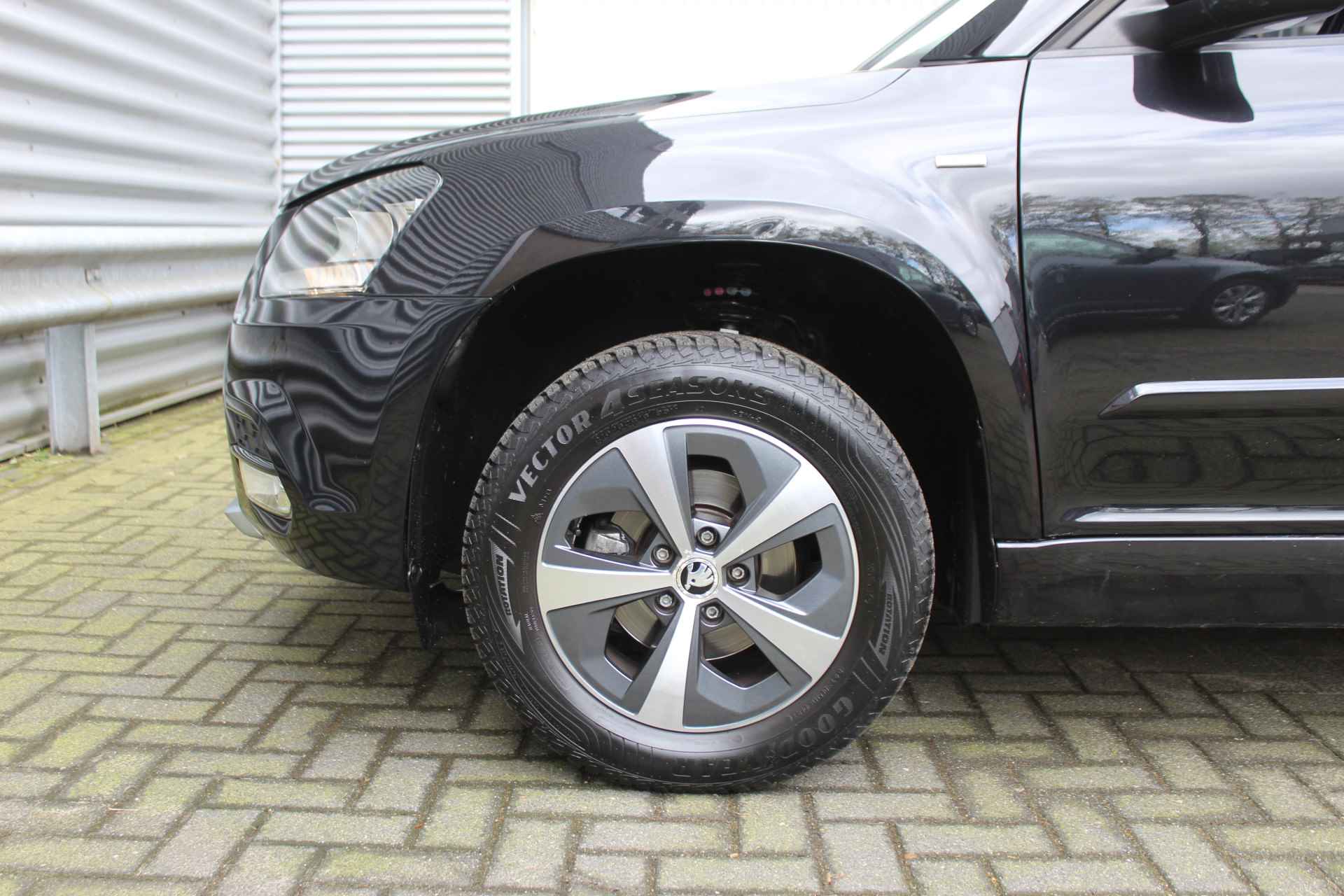 Škoda Yeti 1.2 TSI 111pk JOY NL-Auto NAP Clima Cruise Navi Trekhaak 1200kg - 28/33