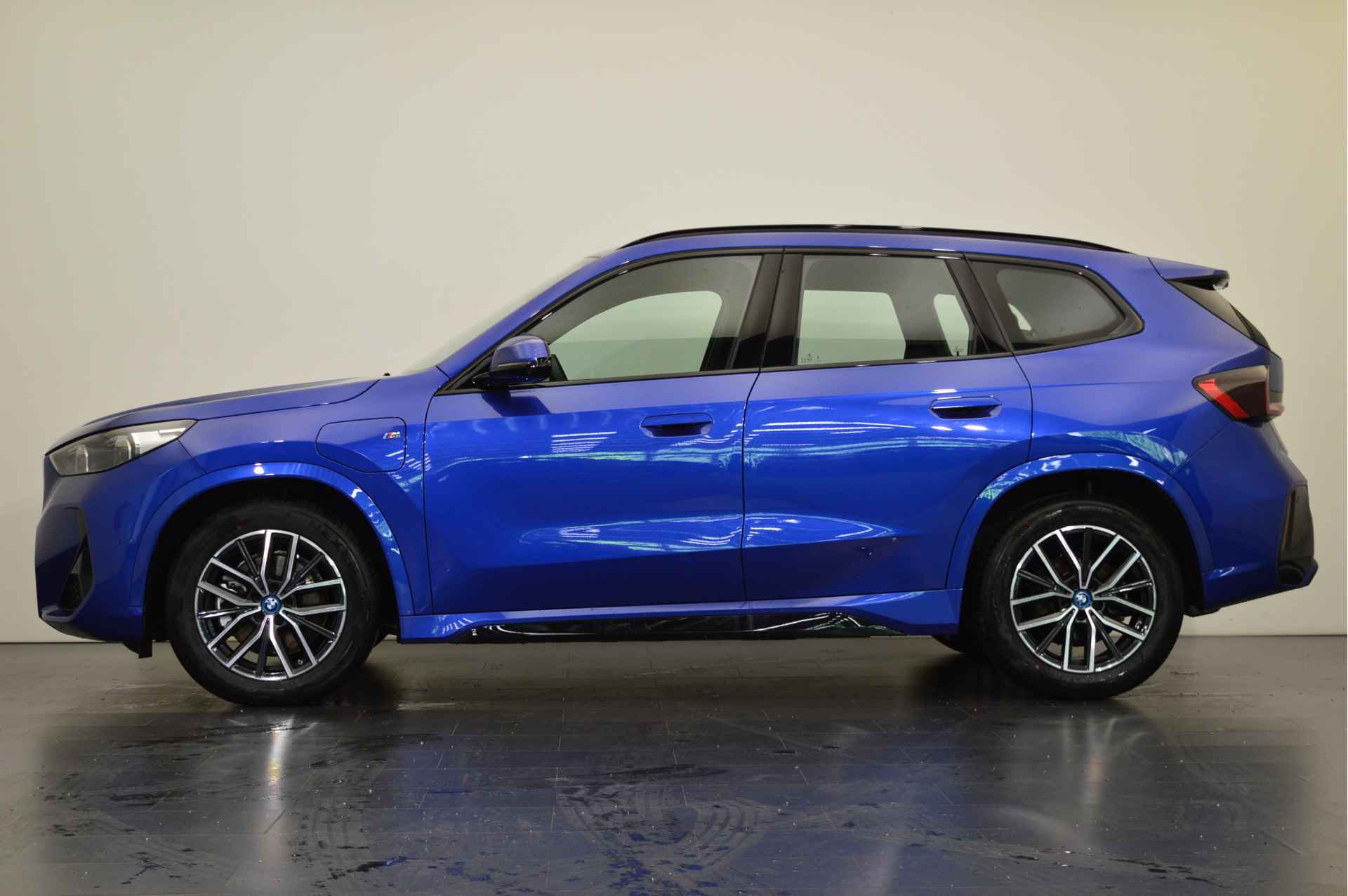 BMW X1 xDrive30e High Executive M Sport Automaat / Sportstoelen / Stoelverwarming /  Adaptief M Onderstel / Adaptieve LED / Head-Up / Live Cockpit Professional / Parking Assistant Plus - 3/22