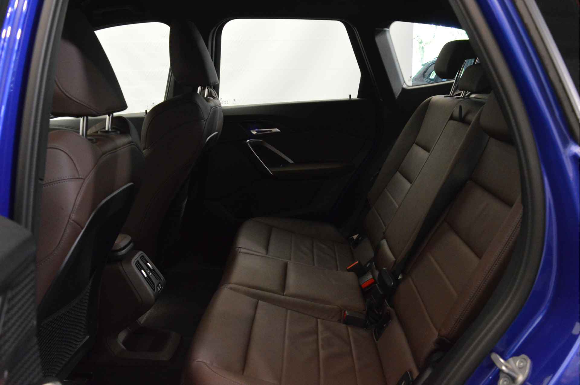 BMW X1 xDrive30e High Executive M Sport Automaat / Sportstoelen / Stoelverwarming /  Adaptief M Onderstel / Adaptieve LED / Head-Up / Live Cockpit Professional / Parking Assistant Plus - 9/22