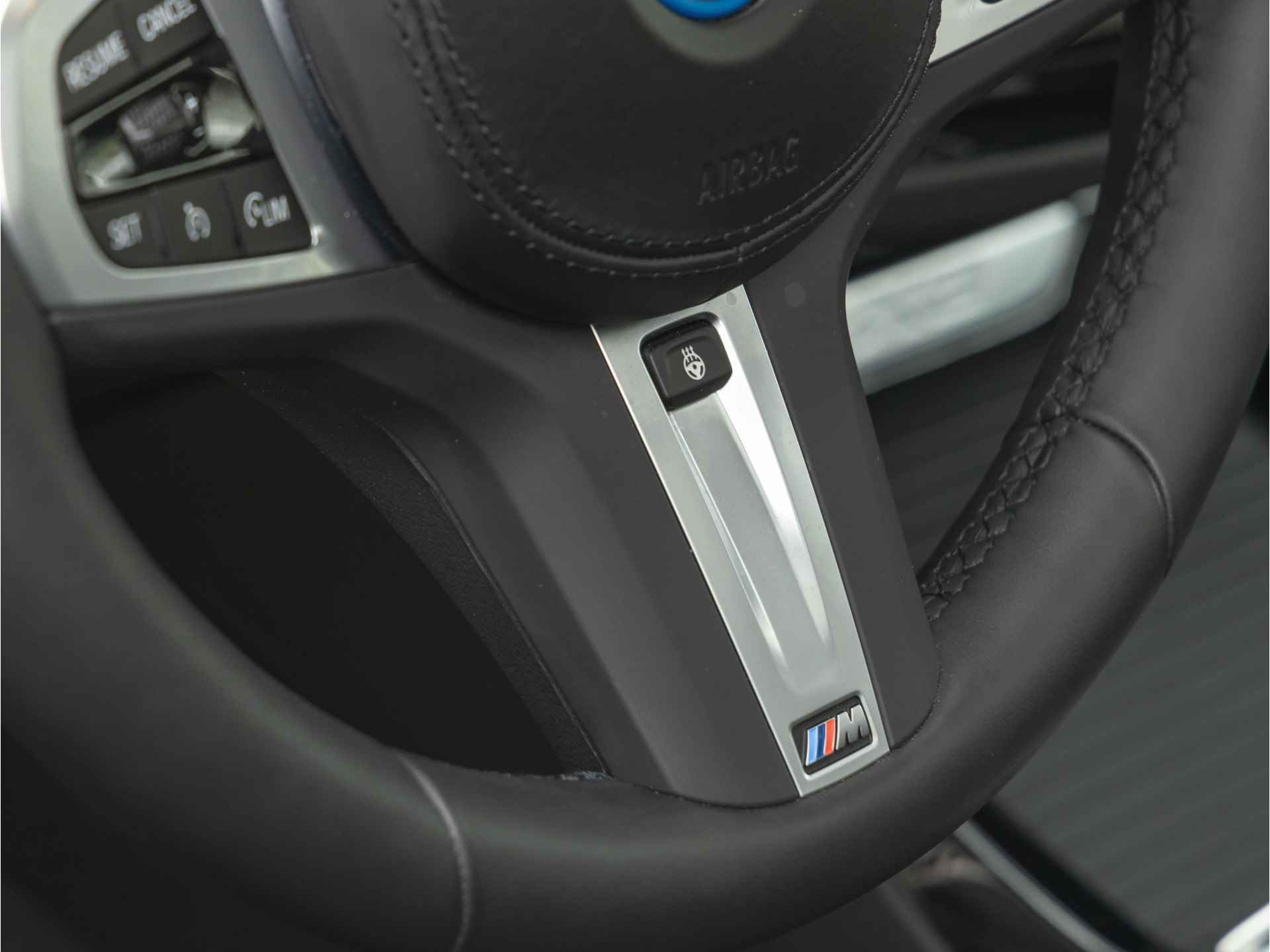 BMW X3 xDrive30e M-Sport - Pano - Trekhaak - Memoryzetel - Head-up - Stuurwiel verwarmd - 27/37