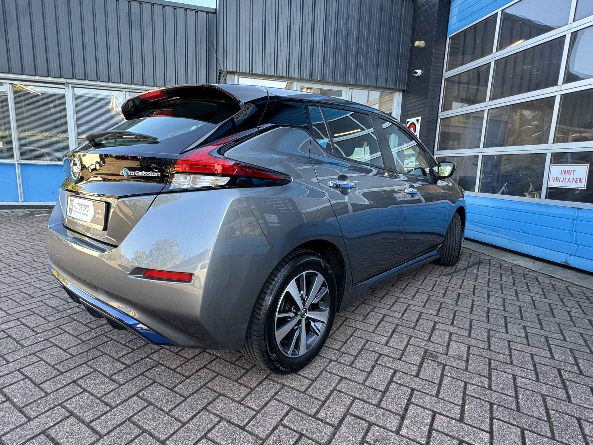 Nissan LEAF *INCLUSIEF LAADPAAL* Acenta 40 kWh | Navigatie | Cruise Control Adaptief | Warmtepomp | Rijklaar + 12 Maand BOVAG Garantie - 35/45