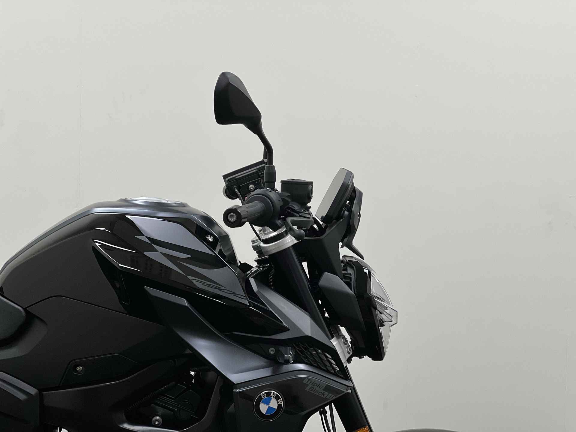 BMW F 900 R Triple Black Full option en zwarte uitlaatdemper BTW !