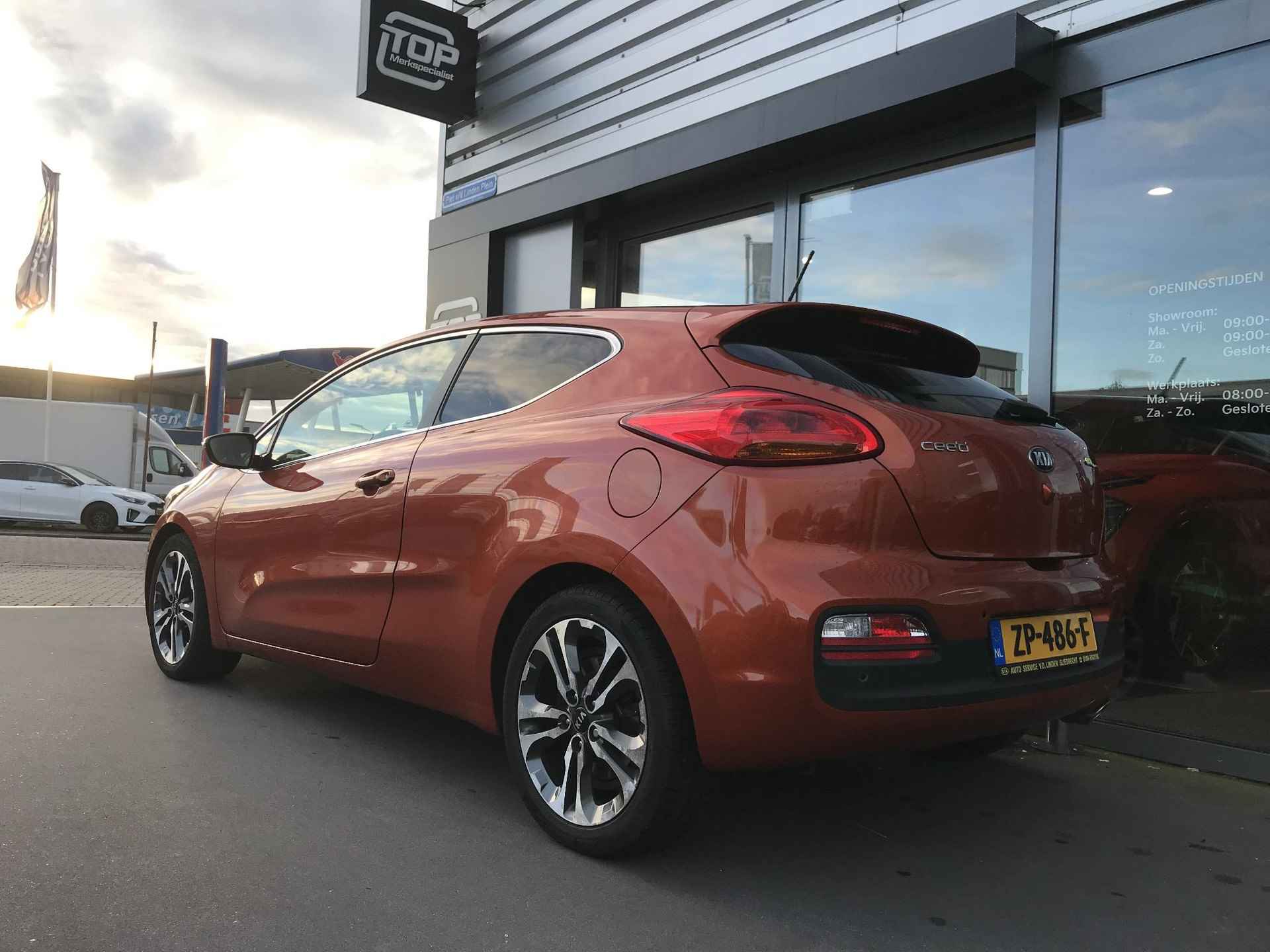 Kia pro_cee'd 1.6 Premium Pack dealer onderhouden - 3/22