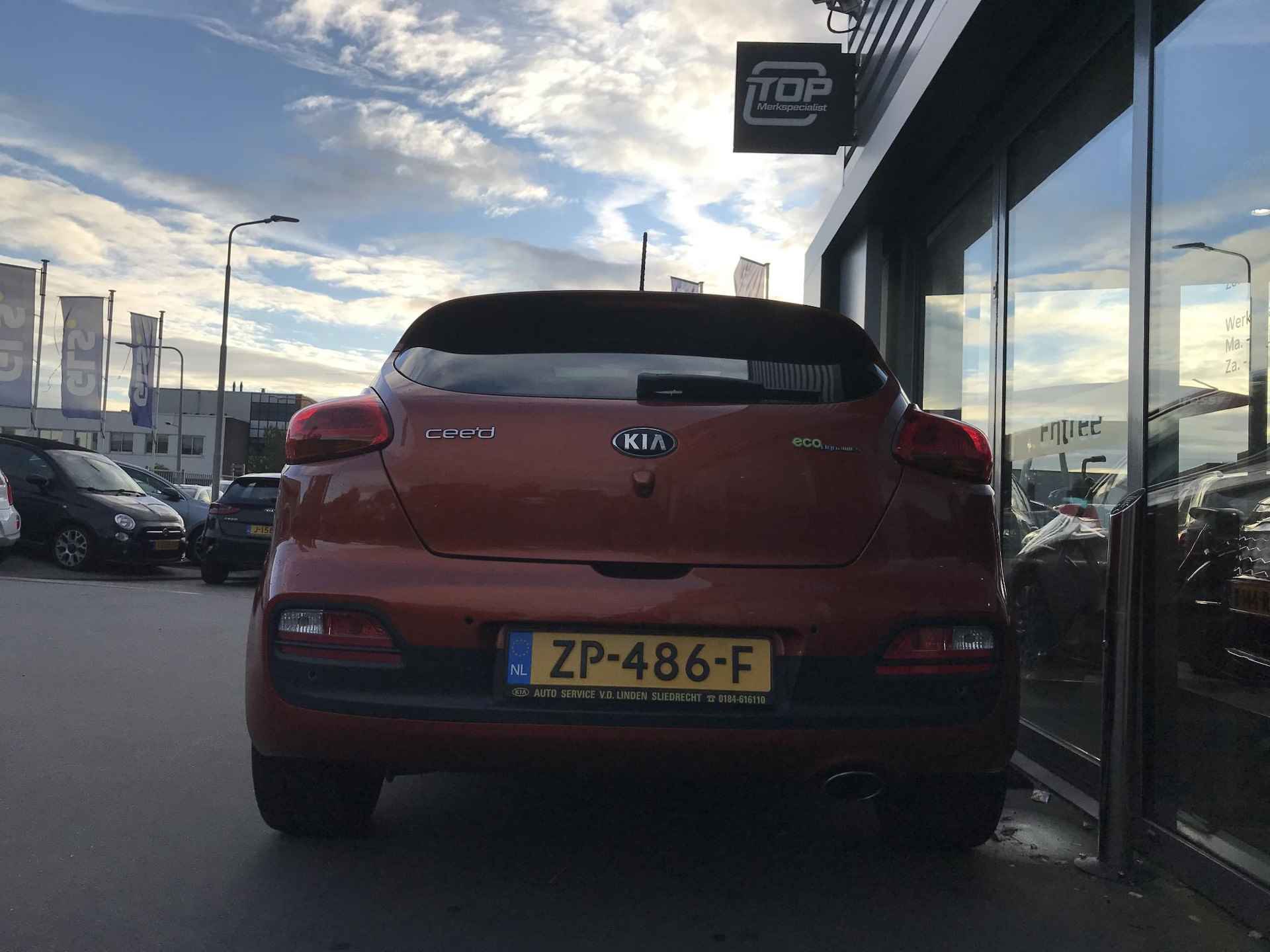 Kia pro_cee'd 1.6 Premium Pack dealer onderhouden - 4/22