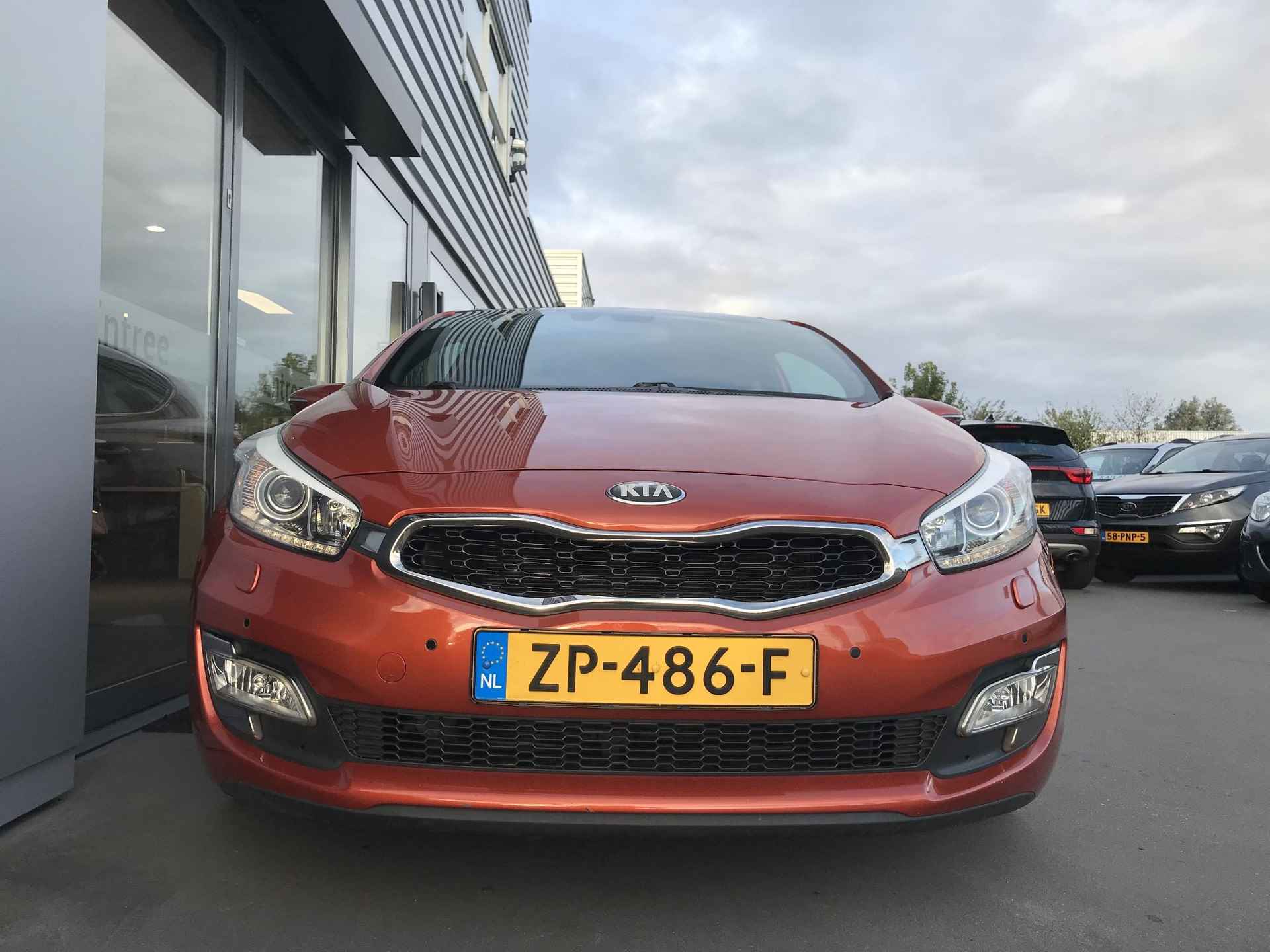 Kia pro_cee'd 1.6 Premium Pack dealer onderhouden - 5/22