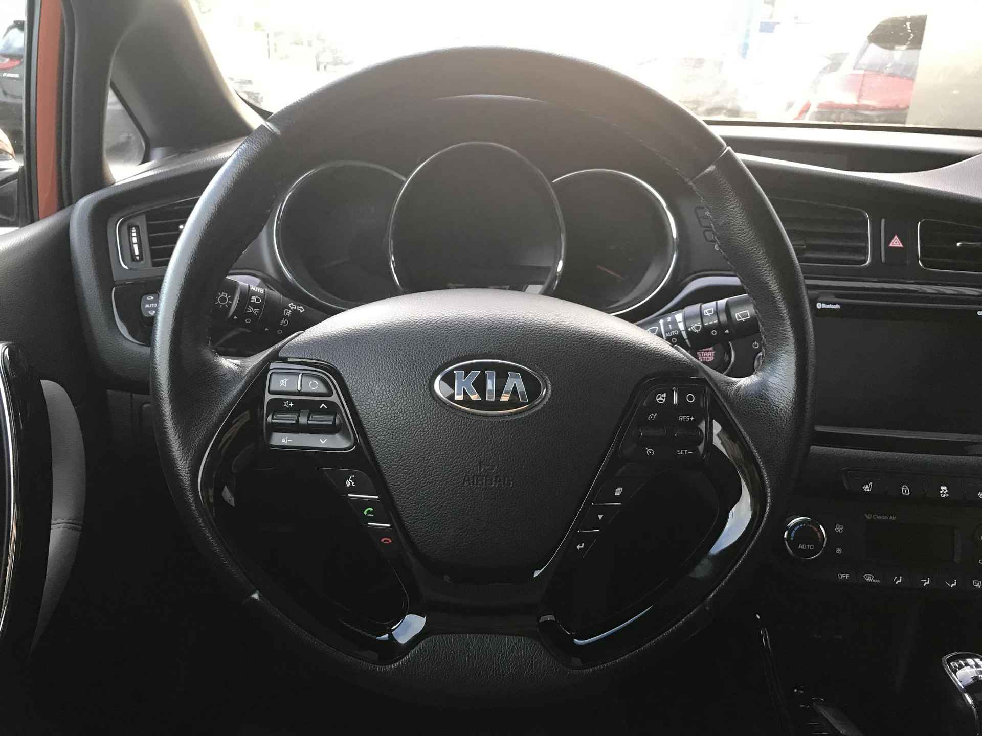 Kia pro_cee'd 1.6 Premium Pack dealer onderhouden - 10/22