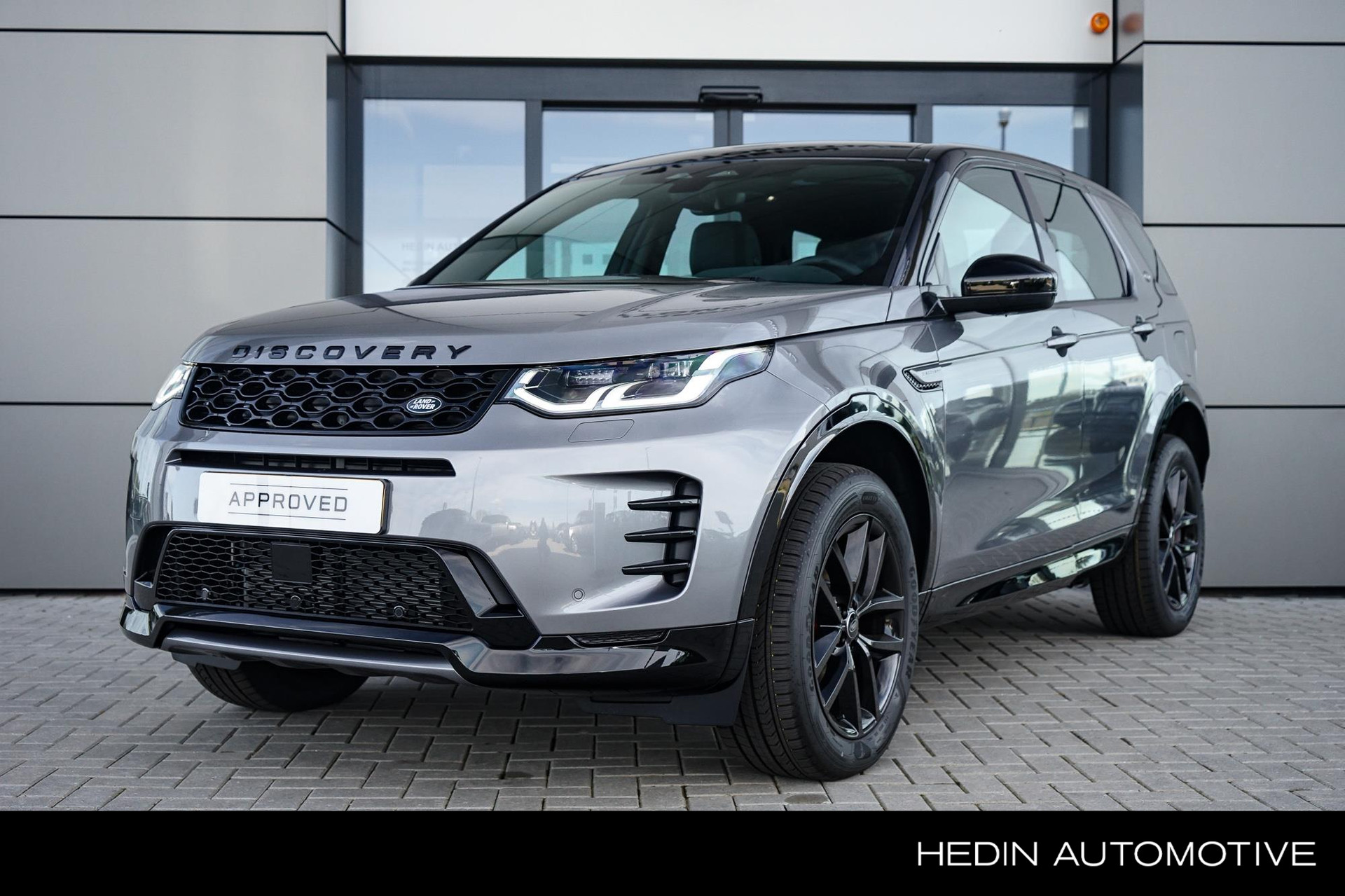 Land Rover Discovery Sport 1.5 P300e PHEV Dynamic SE Land Rover Discovery Sport P300e 1.5 PHEV Dynamic SE | MY24 | Adaptive Cruise | 19" Gloss Black | Panoramadak