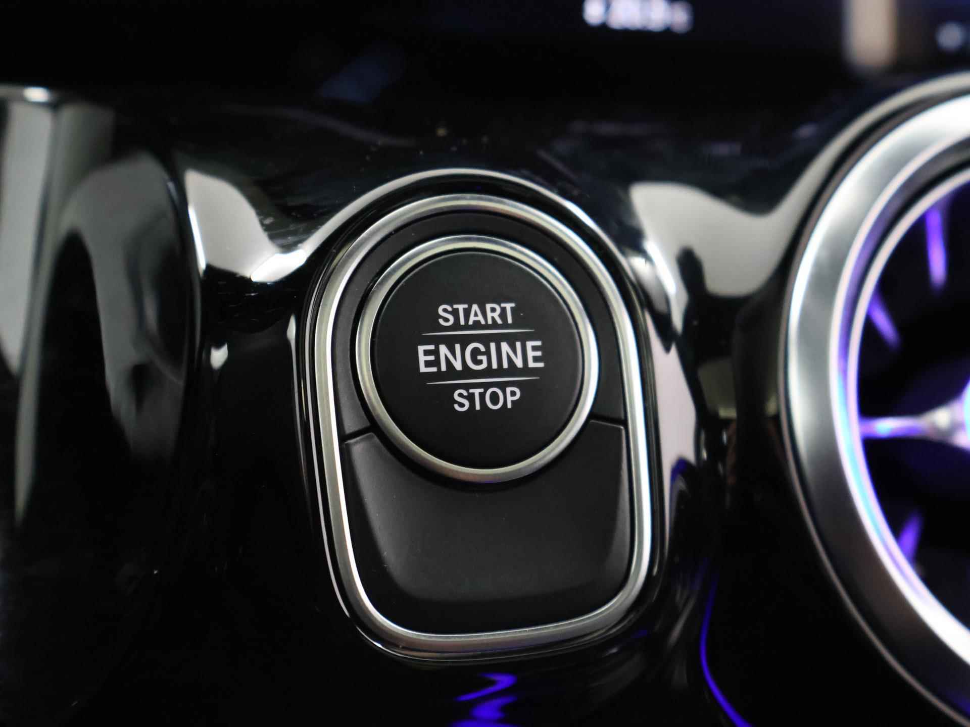 Mercedes-Benz GLA-klasse 250 e Business Solution AMG | Panoramadak | Sfeerverlichting | Nightpakket | 20'' Velgen | MBUX augmented reality | achteruitrijcamera | - 34/44