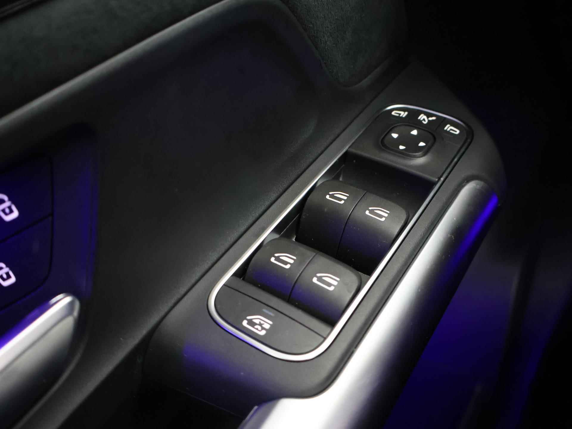 Mercedes-Benz GLA-klasse 250 e Business Solution AMG | Panoramadak | Sfeerverlichting | Nightpakket | 20'' Velgen | MBUX augmented reality | achteruitrijcamera | - 39/44