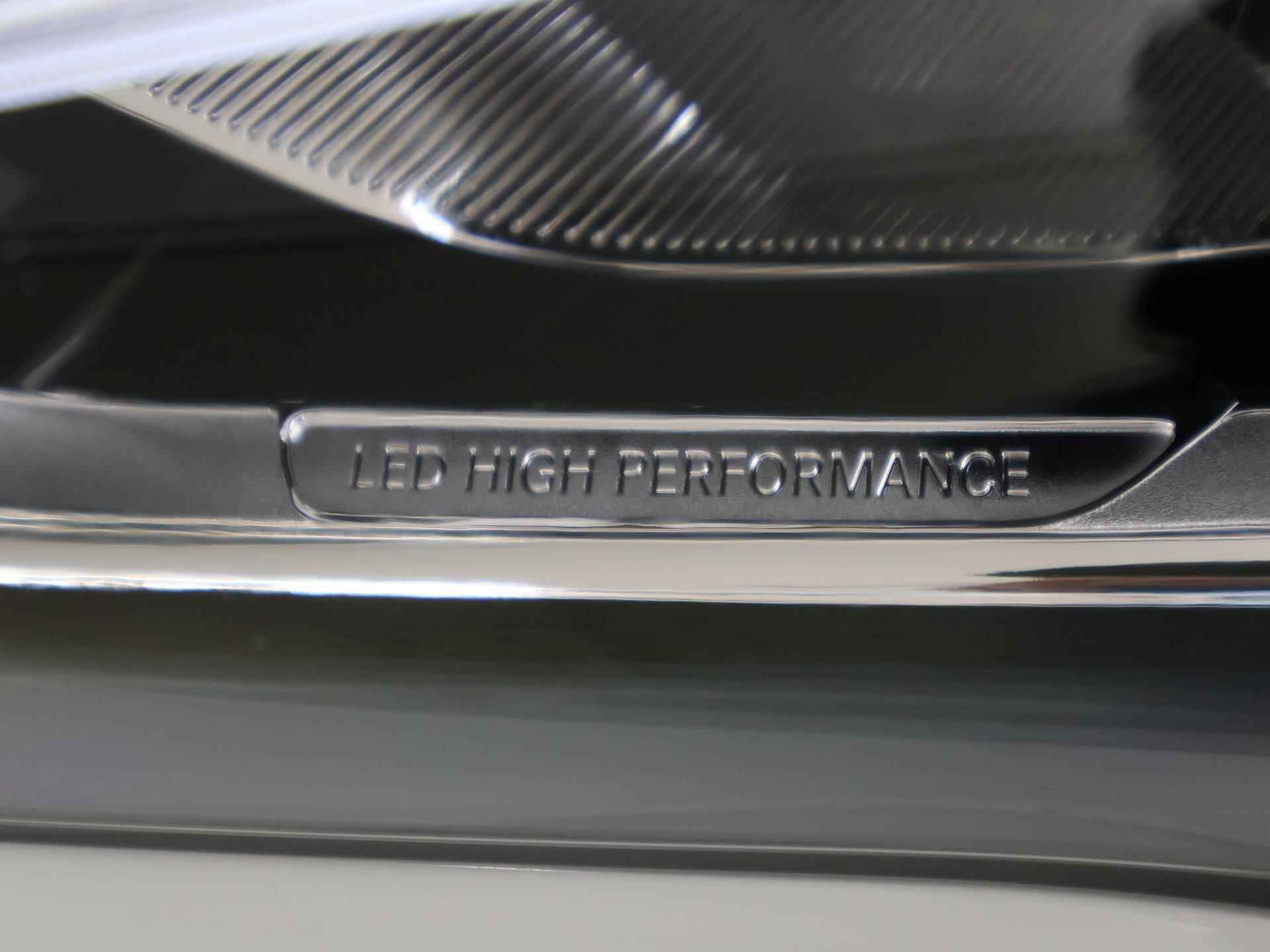 Mercedes-Benz GLA-klasse 250 e Business Solution AMG | Panoramadak | Sfeerverlichting | Nightpakket | 20'' Velgen | MBUX augmented reality | achteruitrijcamera | - 42/44