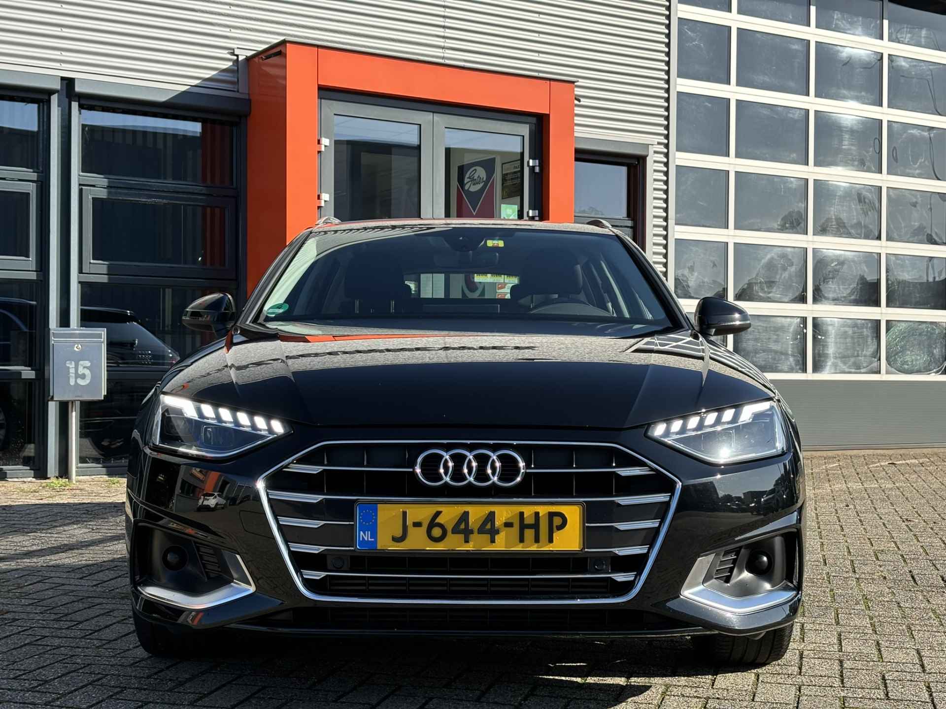 Audi A4 Avant 35 TFSI Launch edition Business / Trekhaak / NL Auto / 1ste eigenaar / - 23/32