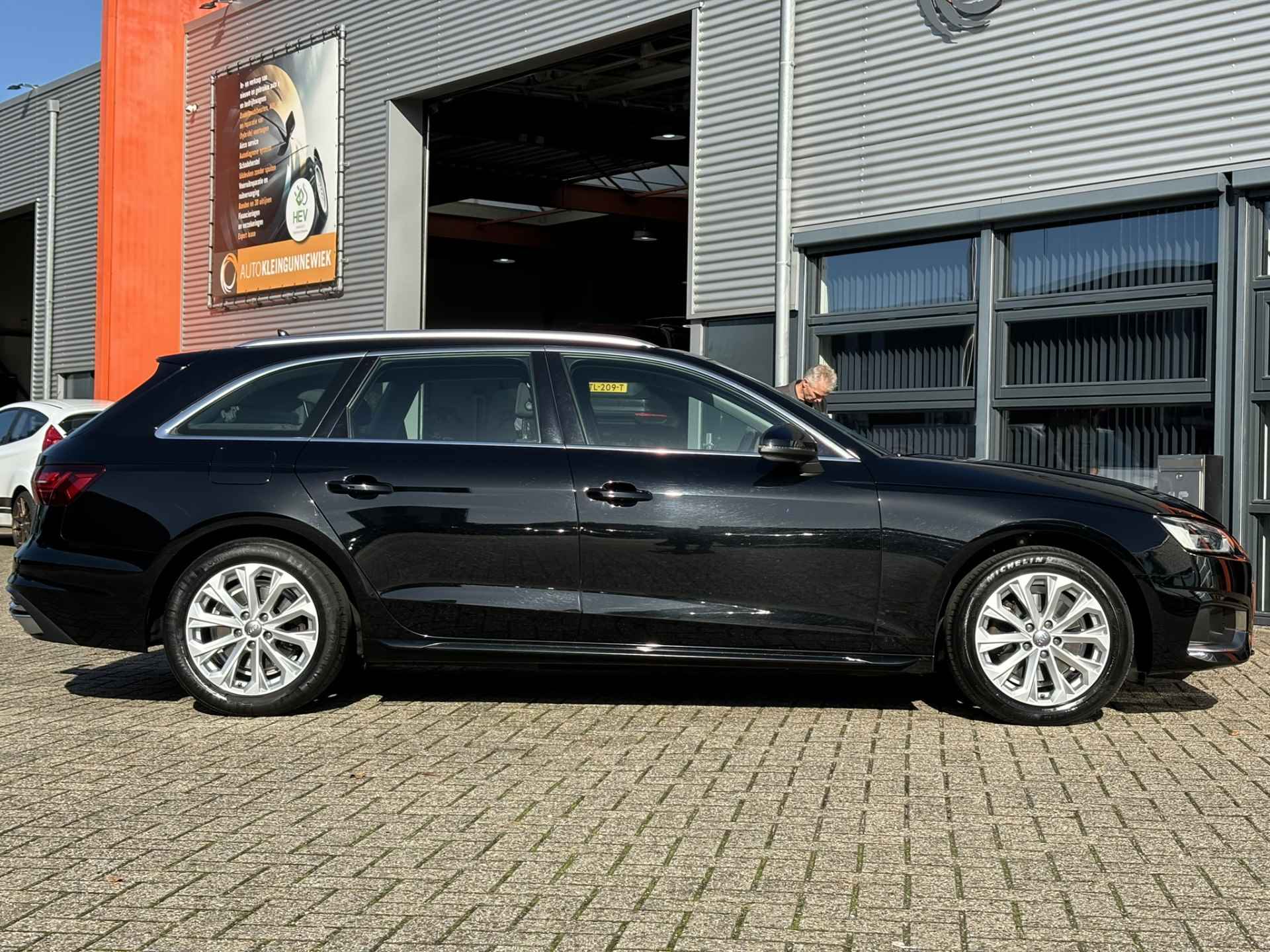 Audi A4 Avant 35 TFSI Launch edition Business / Trekhaak / NL Auto / 1ste eigenaar / - 30/32