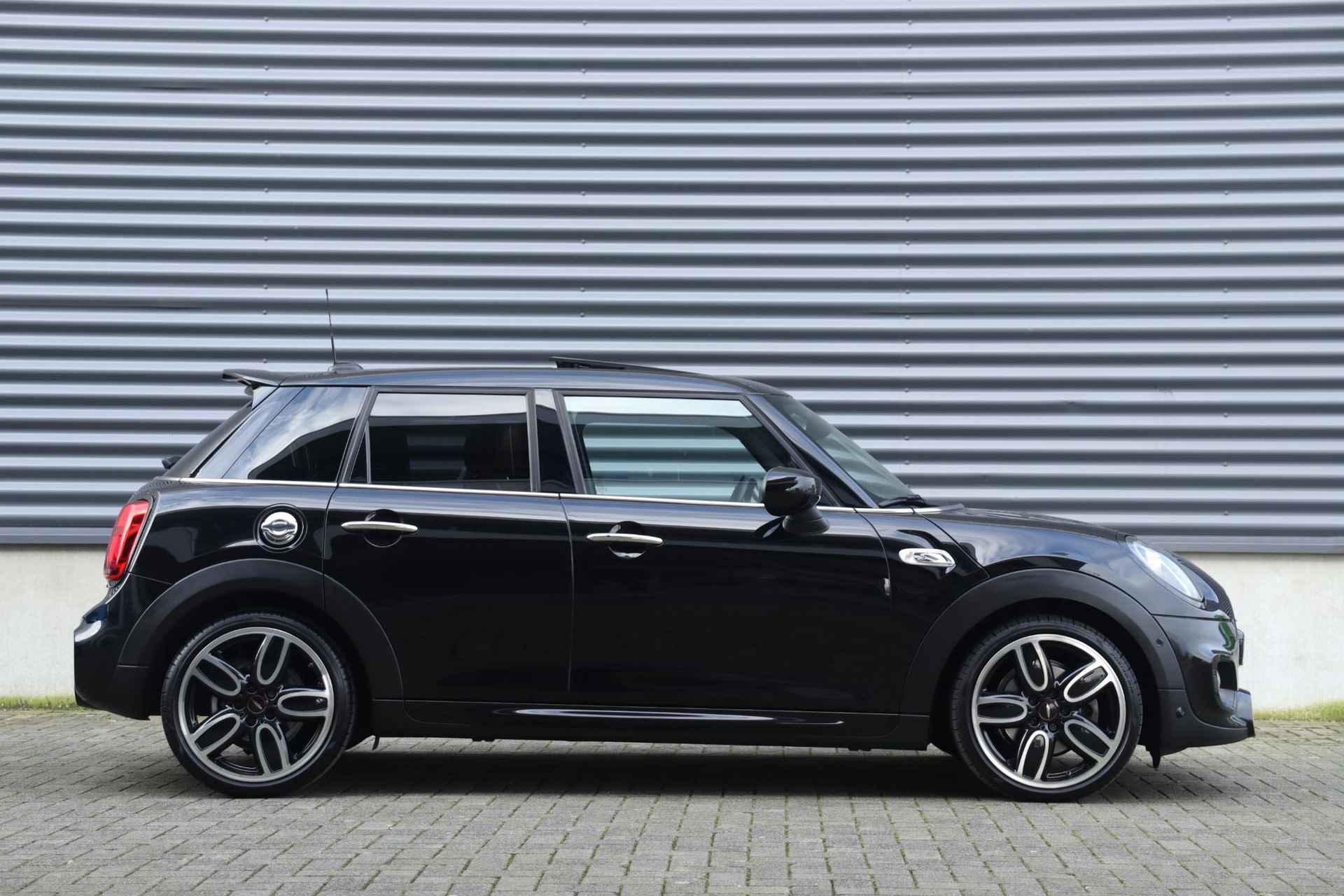 Mini 5-deurs Cooper S | Hammersmith Edition + JCW Pakket + Panodak + Harman Kardon + Head-Up + Sportstoelen + 18'' Cup Spoke - 5/37