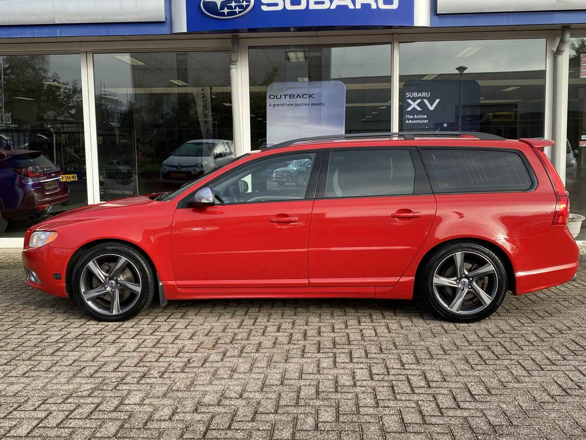 Volvo V70 2.5T Summum | Stoelverwarming voor + achter | parkeersensoren achter | Lederen interieur | Cruise control | Trekhaak afneembaar | - 3/34