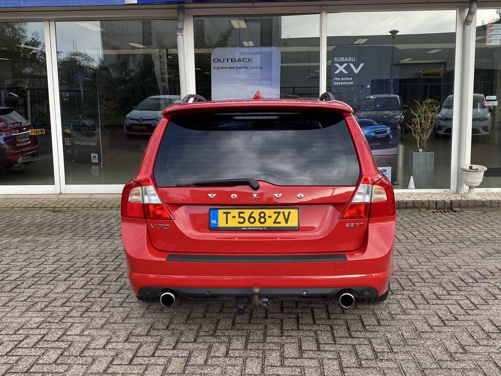 Volvo V70 2.5T Summum | Stoelverwarming voor + achter | parkeersensoren achter | Lederen interieur | Cruise control | Trekhaak afneembaar | - 9/34