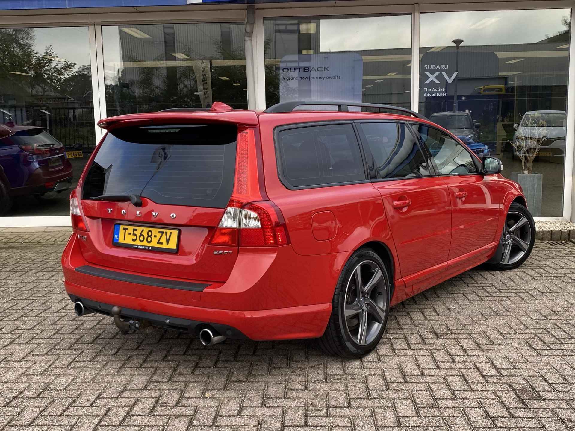 Volvo V70 2.5T Summum | Stoelverwarming voor + achter | parkeersensoren achter | Lederen interieur | Cruise control | Trekhaak afneembaar | - 17/34