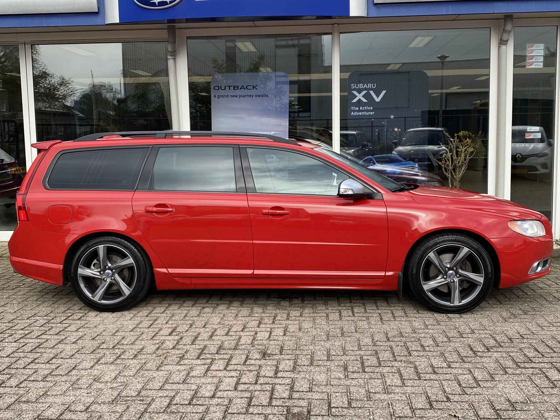 Volvo V70 2.5T Summum | Stoelverwarming voor + achter | parkeersensoren achter | Lederen interieur | Cruise control | Trekhaak afneembaar | - 25/34