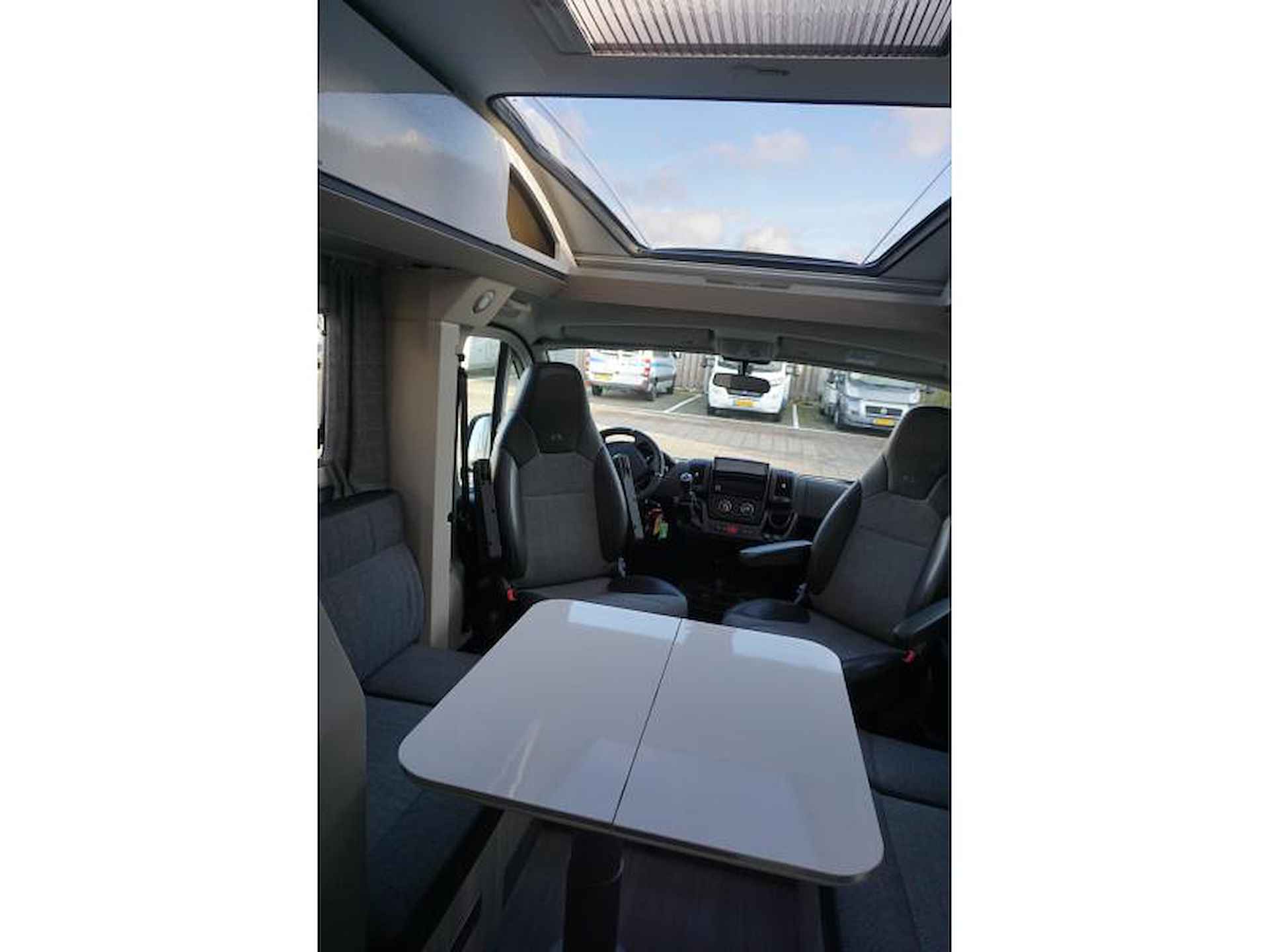 Adria Compact Axess DL DIRECT LEVERBAAR - 16/17