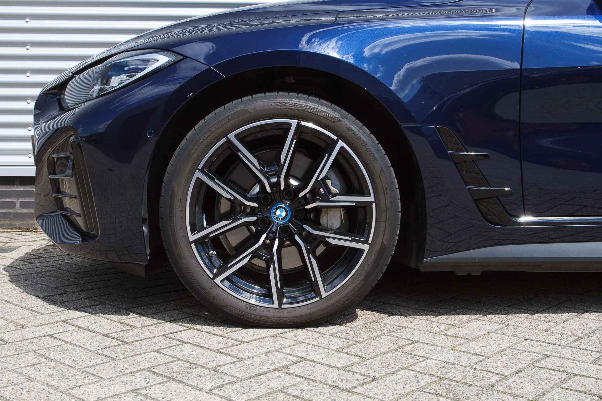 BMW i4 eDrive40 High Executive M Sport 84 kWh / M Adaptief onderstel / Parking Assistant Plus / Active Cruise Control / Comfort Access / Live Cockpit Professional - 6/30