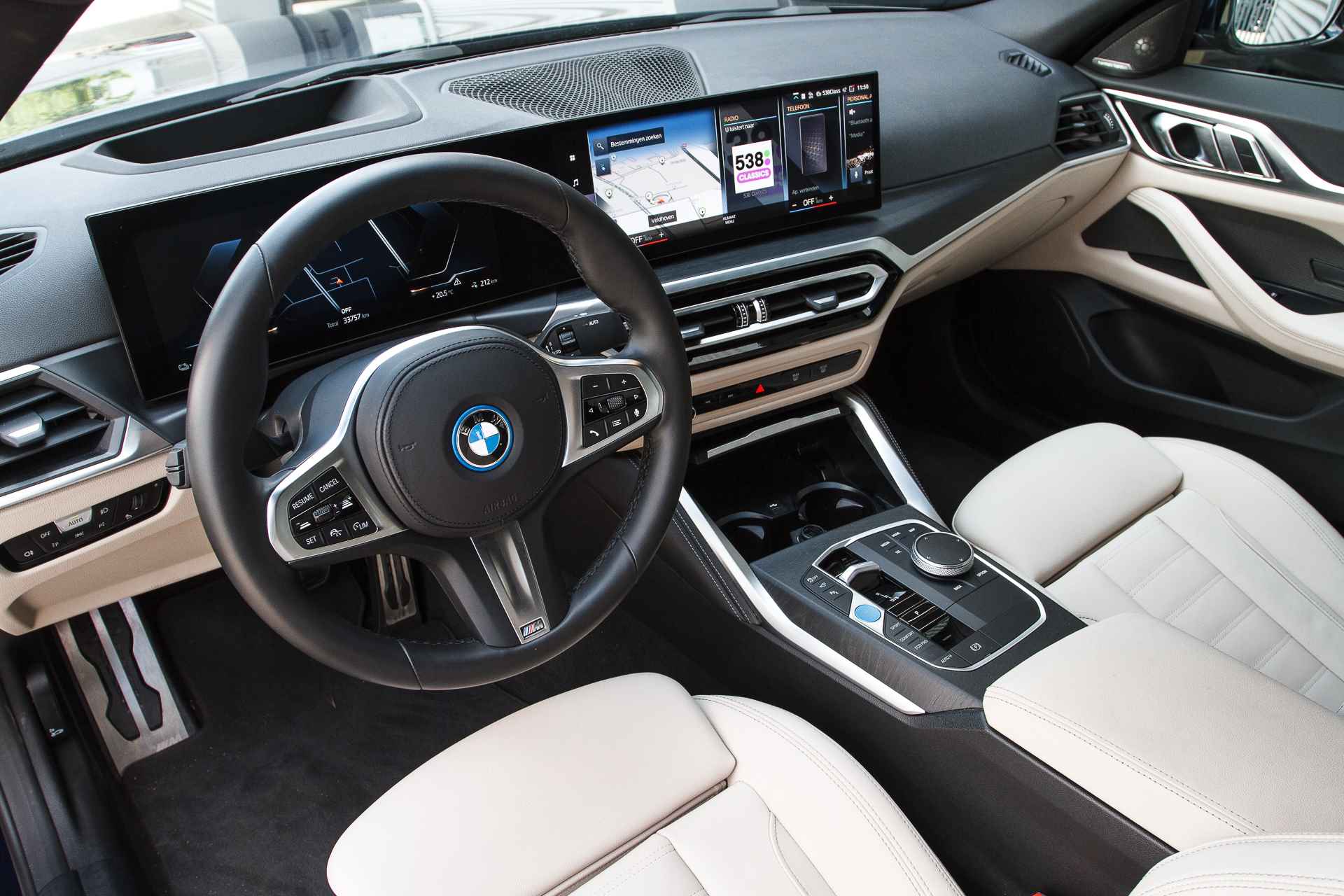 BMW i4 eDrive40 High Executive M Sport 84 kWh / M Adaptief onderstel / Parking Assistant Plus / Active Cruise Control / Comfort Access / Live Cockpit Professional - 12/30