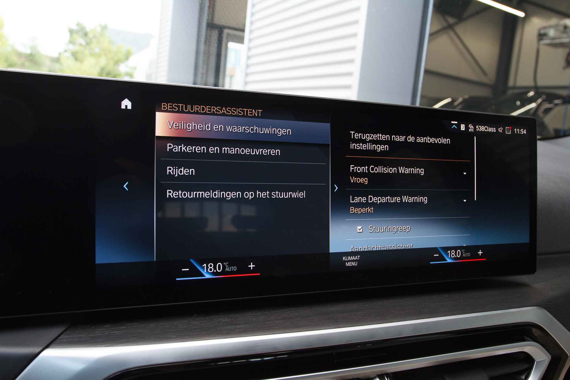 BMW i4 eDrive40 High Executive M Sport 84 kWh / M Adaptief onderstel / Parking Assistant Plus / Active Cruise Control / Comfort Access / Live Cockpit Professional - 21/30