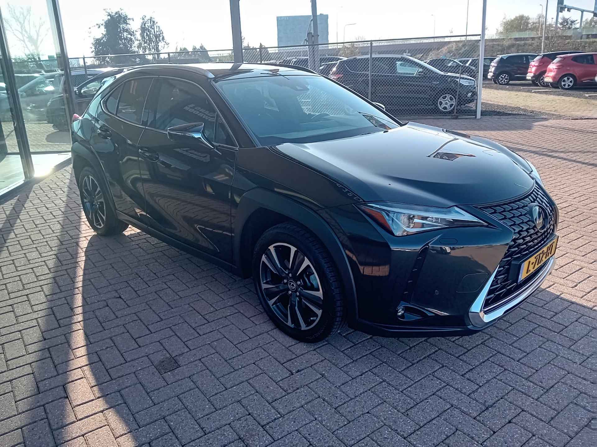 Lexus UX 200 Preference Line Automaat, Airco(automatisch), Multimediasysteem, Miracast, Bluetooth, Cruise control adaptief, Parkeersensor Zeer mooie auto, Fabrieksgarantie, BOVAG - 4/31