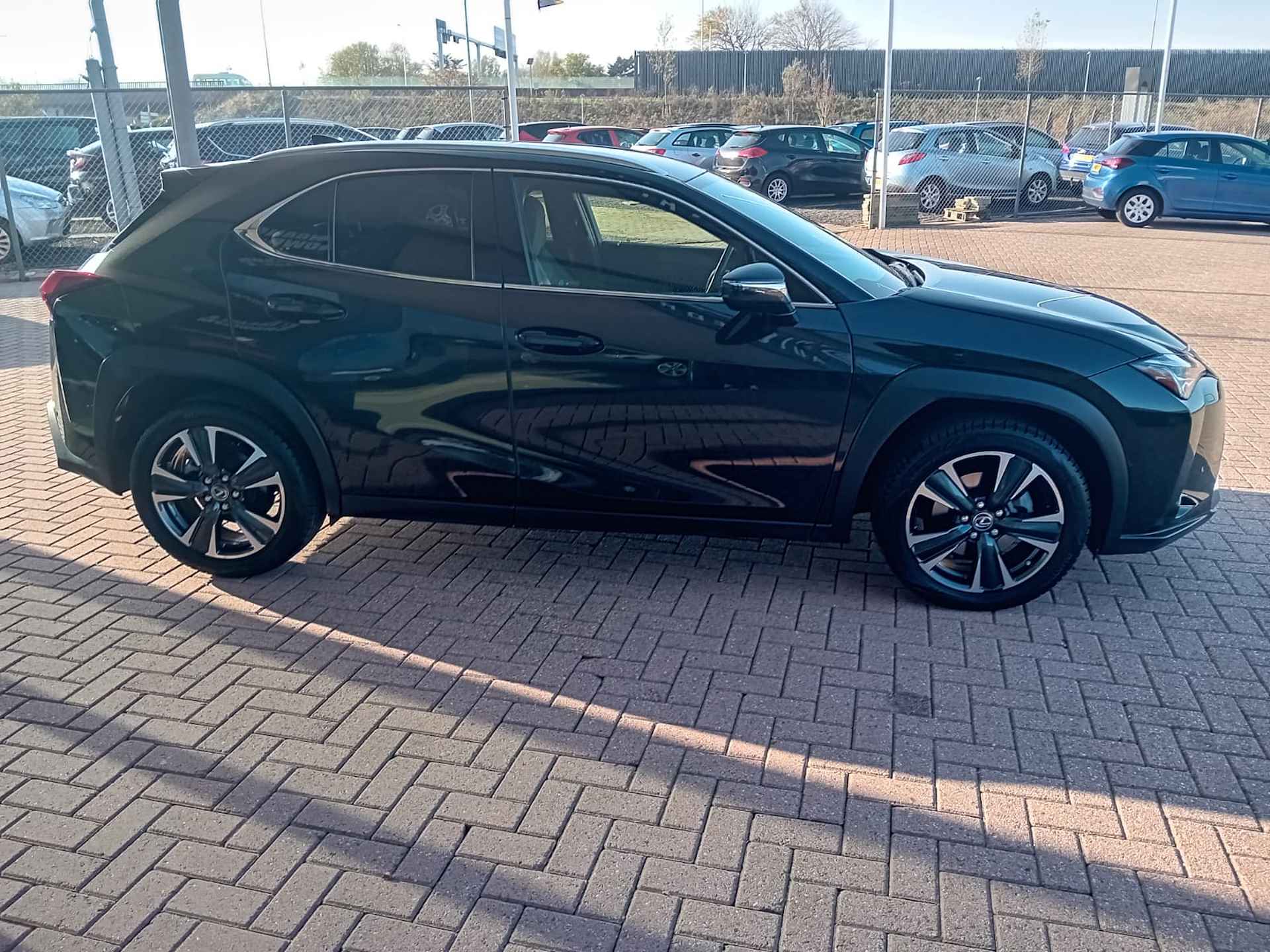 Lexus UX 200 Preference Line Automaat, Airco(automatisch), Multimediasysteem, Miracast, Bluetooth, Cruise control adaptief, Parkeersensor Zeer mooie auto, Fabrieksgarantie, BOVAG - 5/31