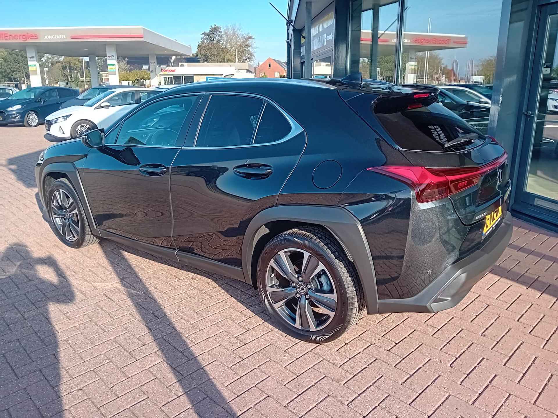 Lexus UX 200 Preference Line Automaat, Airco(automatisch), Multimediasysteem, Miracast, Bluetooth, Cruise control adaptief, Parkeersensor Zeer mooie auto, Fabrieksgarantie, BOVAG - 8/31