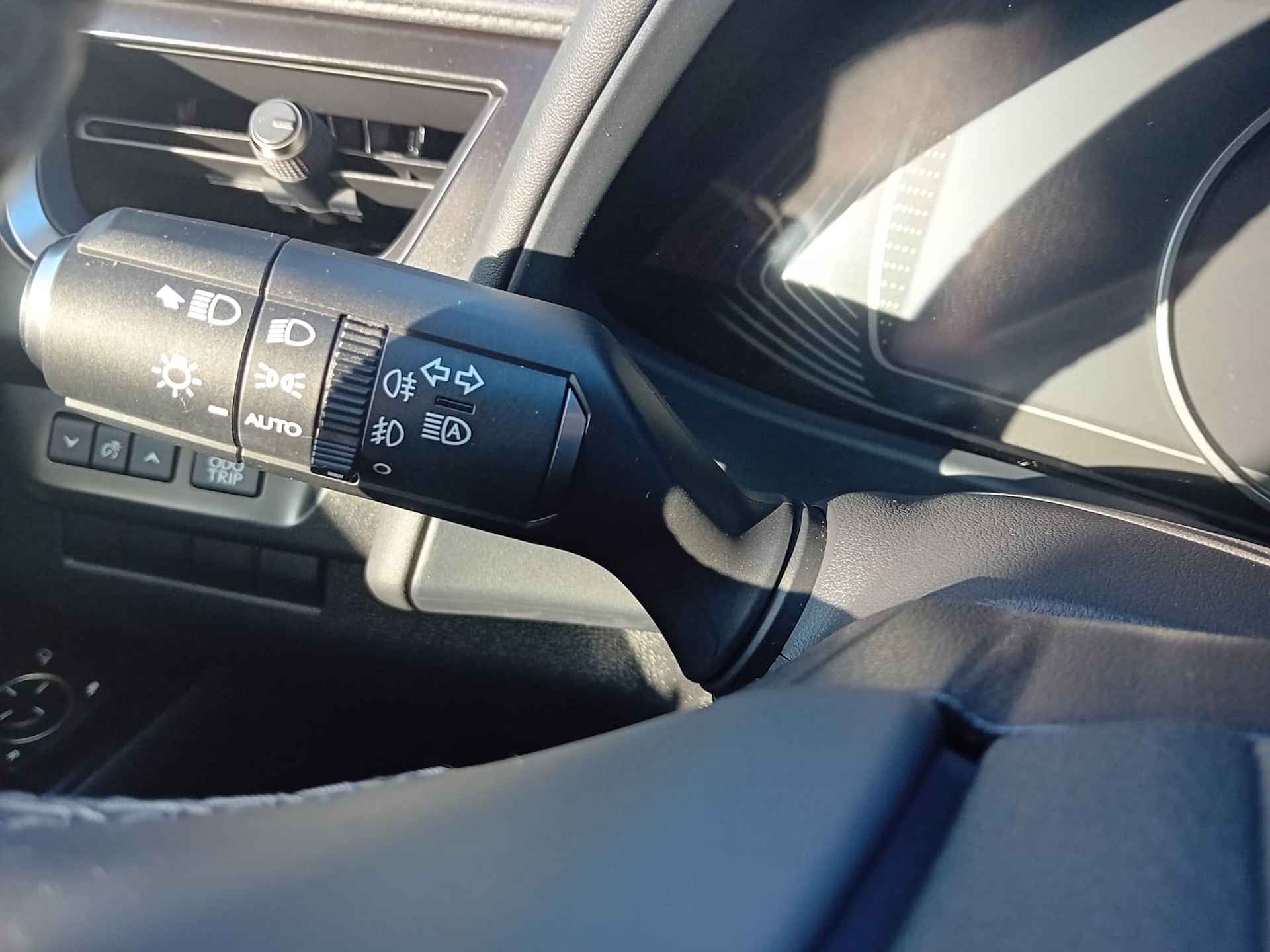 Lexus UX 200 Preference Line Automaat, Airco(automatisch), Multimediasysteem, Miracast, Bluetooth, Cruise control adaptief, Parkeersensor Zeer mooie auto, Fabrieksgarantie, BOVAG - 27/31