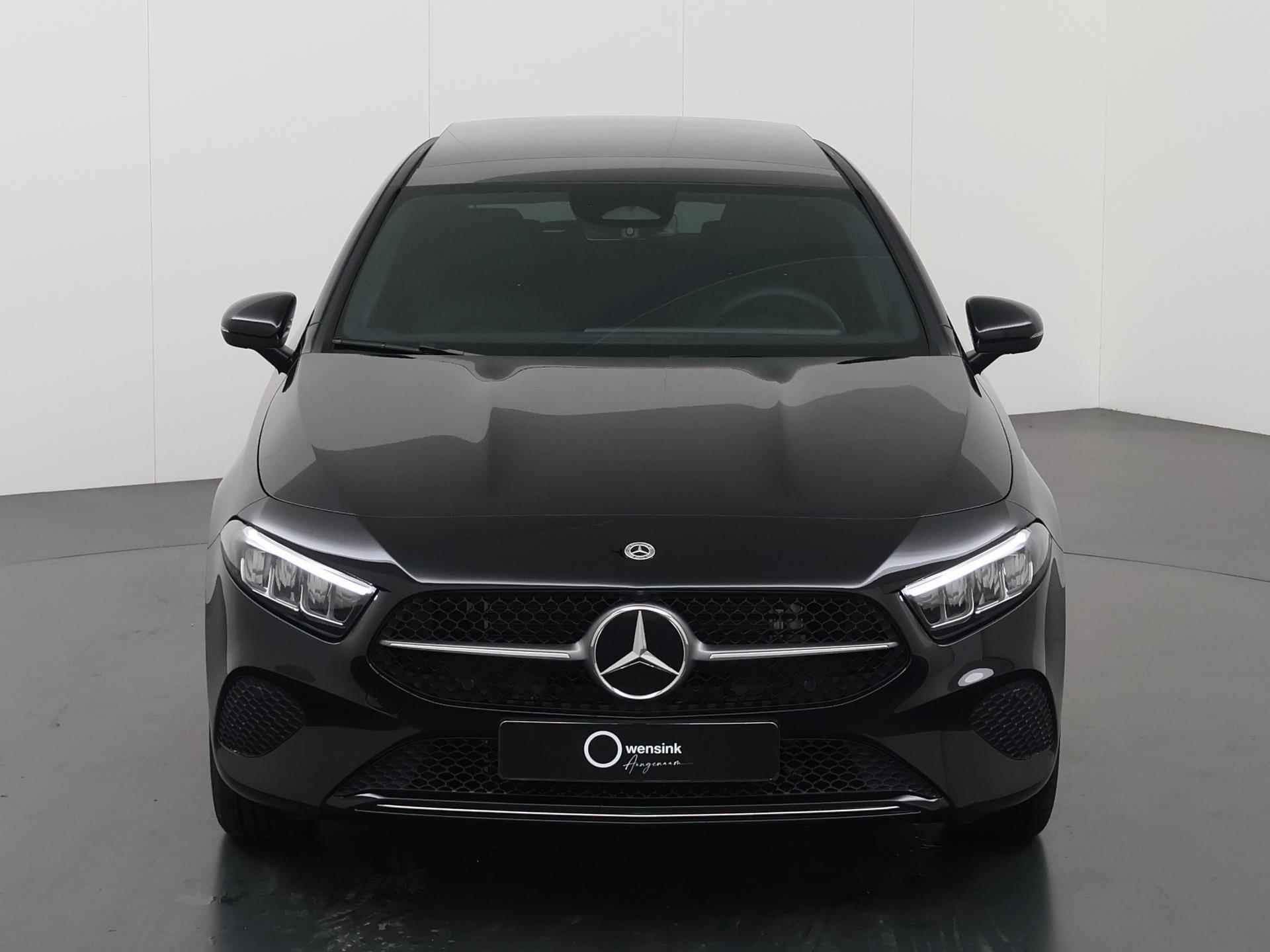 Mercedes-Benz A-klasse 250 e | Business Line | Panorama-schuifdak | Privacy Glass | Lederlook | DAB+ | Achteruitrijcamera | Stoelverwarming | - 4/43