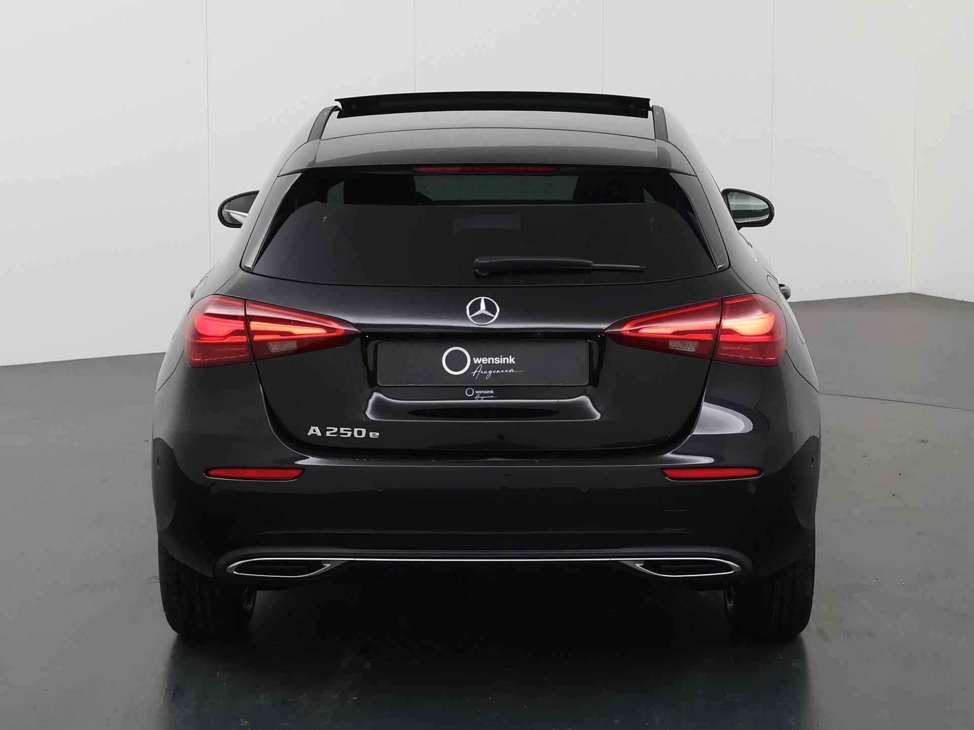 Mercedes-Benz A-klasse 250 e | Business Line | Panorama-schuifdak | Privacy Glass | Lederlook | DAB+ | Achteruitrijcamera | Stoelverwarming | - 5/43