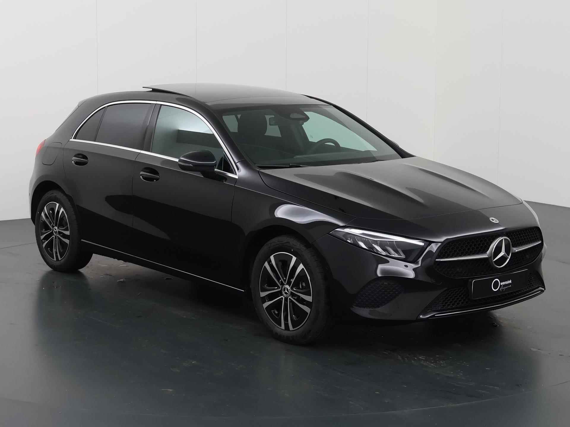 Mercedes-Benz A-klasse 250 e | Business Line | Panorama-schuifdak | Privacy Glass | Lederlook | DAB+ | Achteruitrijcamera | Stoelverwarming | - 24/43