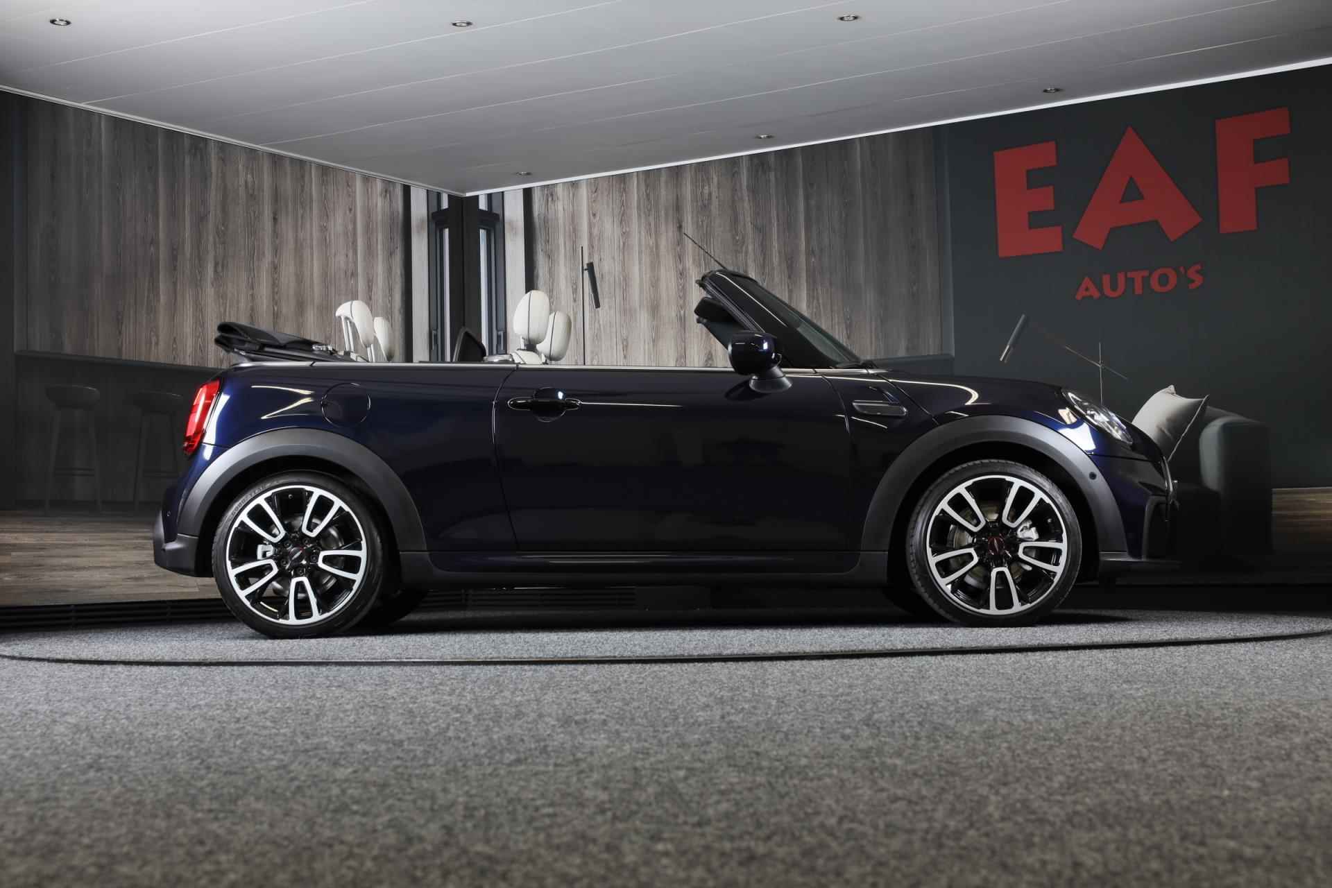 Mini Mini Cabrio 1.5 Cooper JCW Pakket / Aut / Navi / Cc / Leder / Digital Cockpit / Sfeerverlichting / Windscherm / Led / Pdc - 11/50