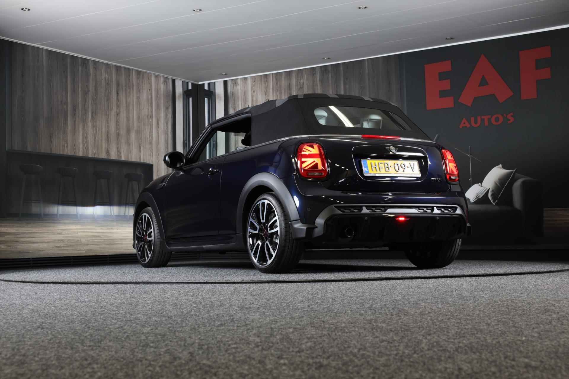 Mini Mini Cabrio 1.5 Cooper JCW Pakket / Aut / Navi / Cc / Leder / Digital Cockpit / Sfeerverlichting / Windscherm / Led / Pdc - 15/50