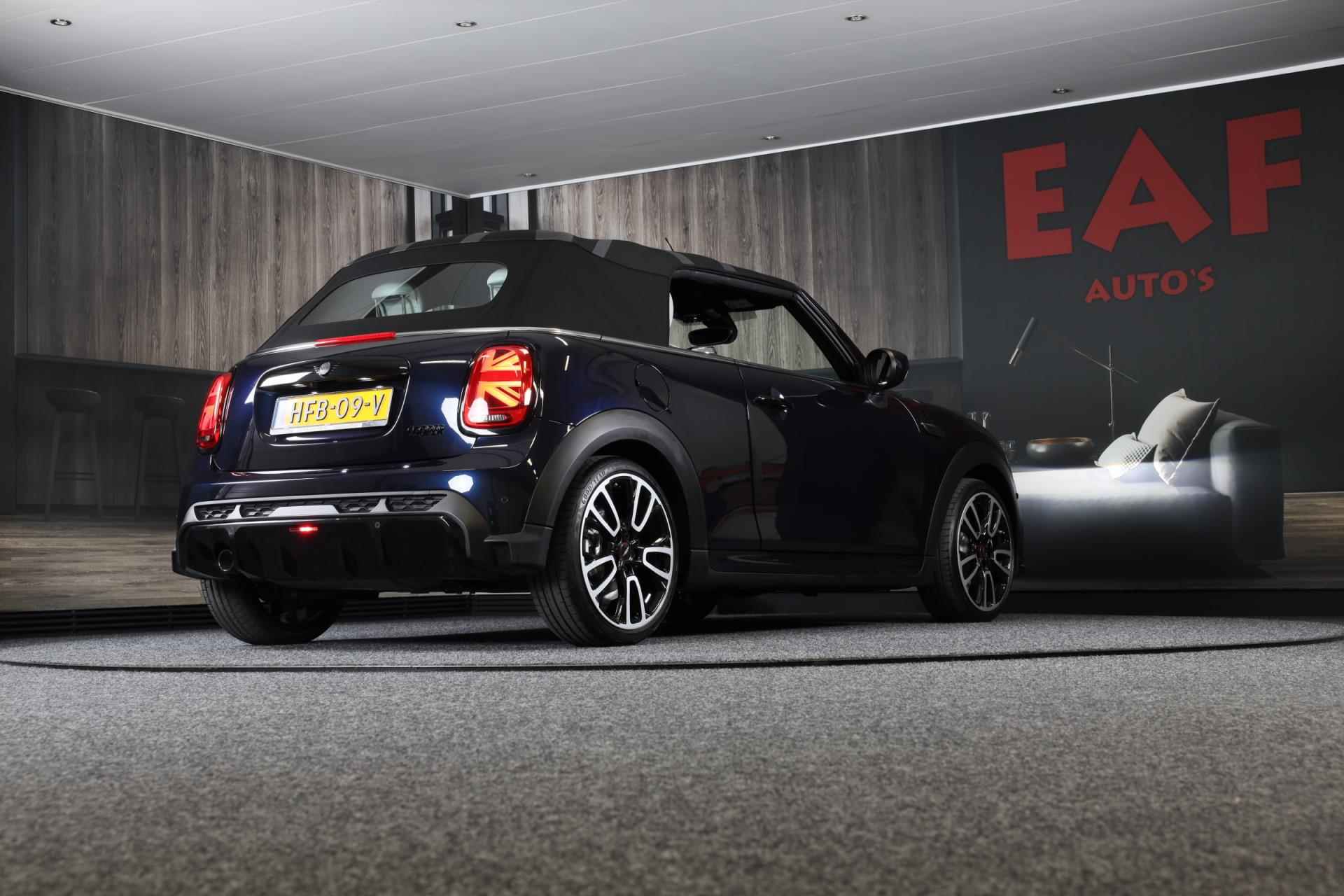 Mini Mini Cabrio 1.5 Cooper JCW Pakket / Aut / Navi / Cc / Leder / Digital Cockpit / Sfeerverlichting / Windscherm / Led / Pdc - 17/50