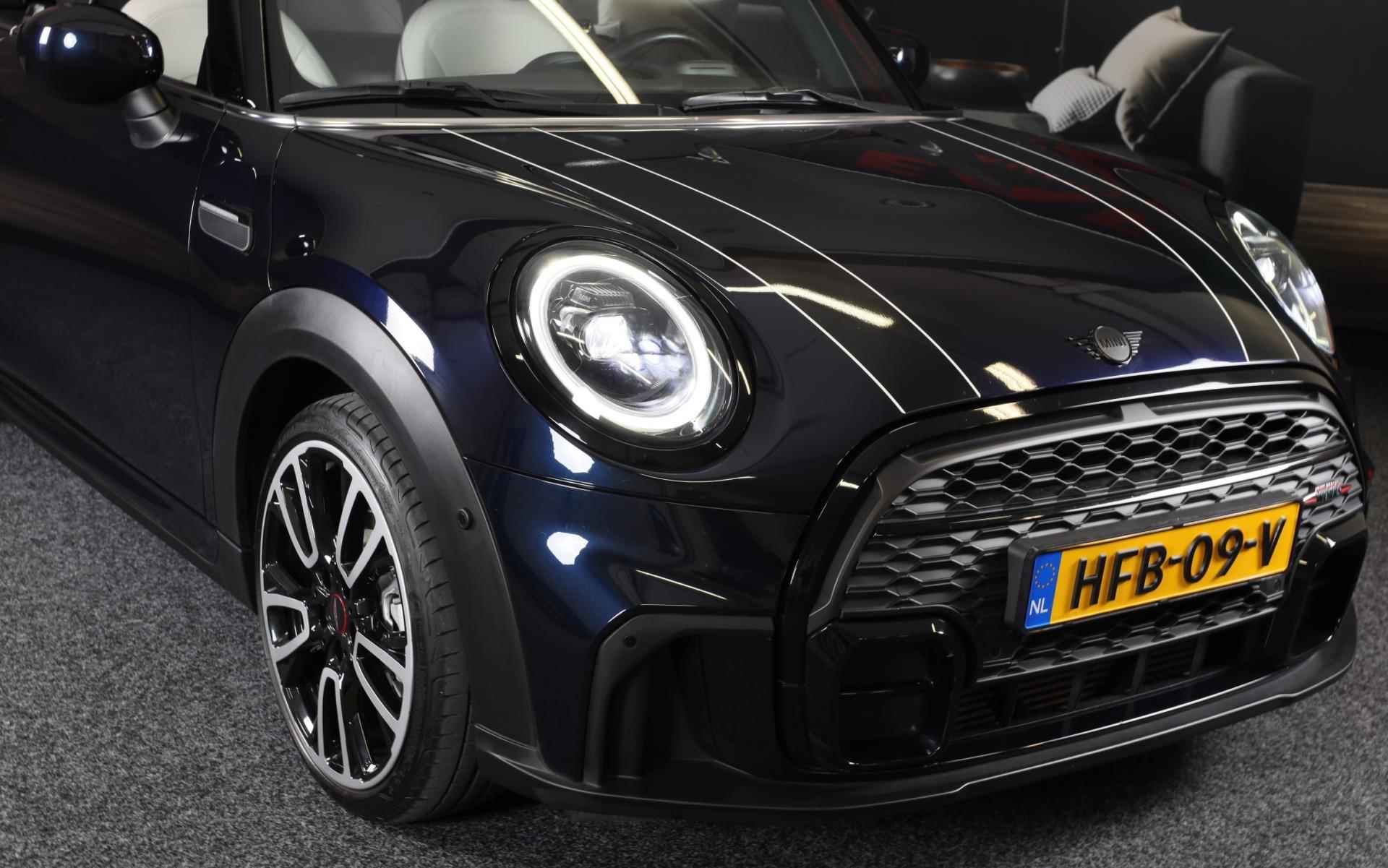 Mini Mini Cabrio 1.5 Cooper JCW Pakket / Aut / Navi / Cc / Leder / Digital Cockpit / Sfeerverlichting / Windscherm / Led / Pdc - 20/50