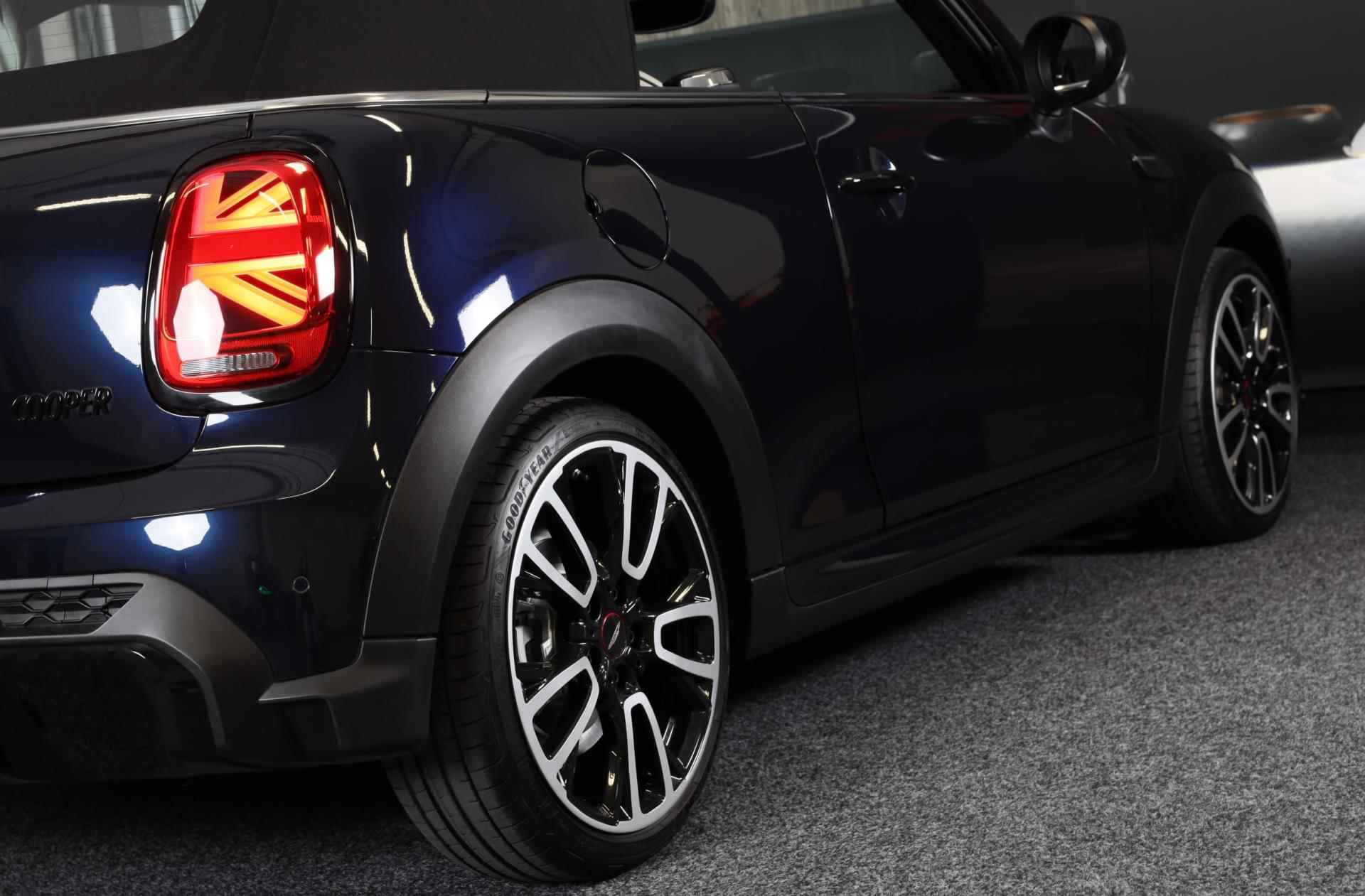 Mini Mini Cabrio 1.5 Cooper JCW Pakket / Aut / Navi / Cc / Leder / Digital Cockpit / Sfeerverlichting / Windscherm / Led / Pdc - 21/50