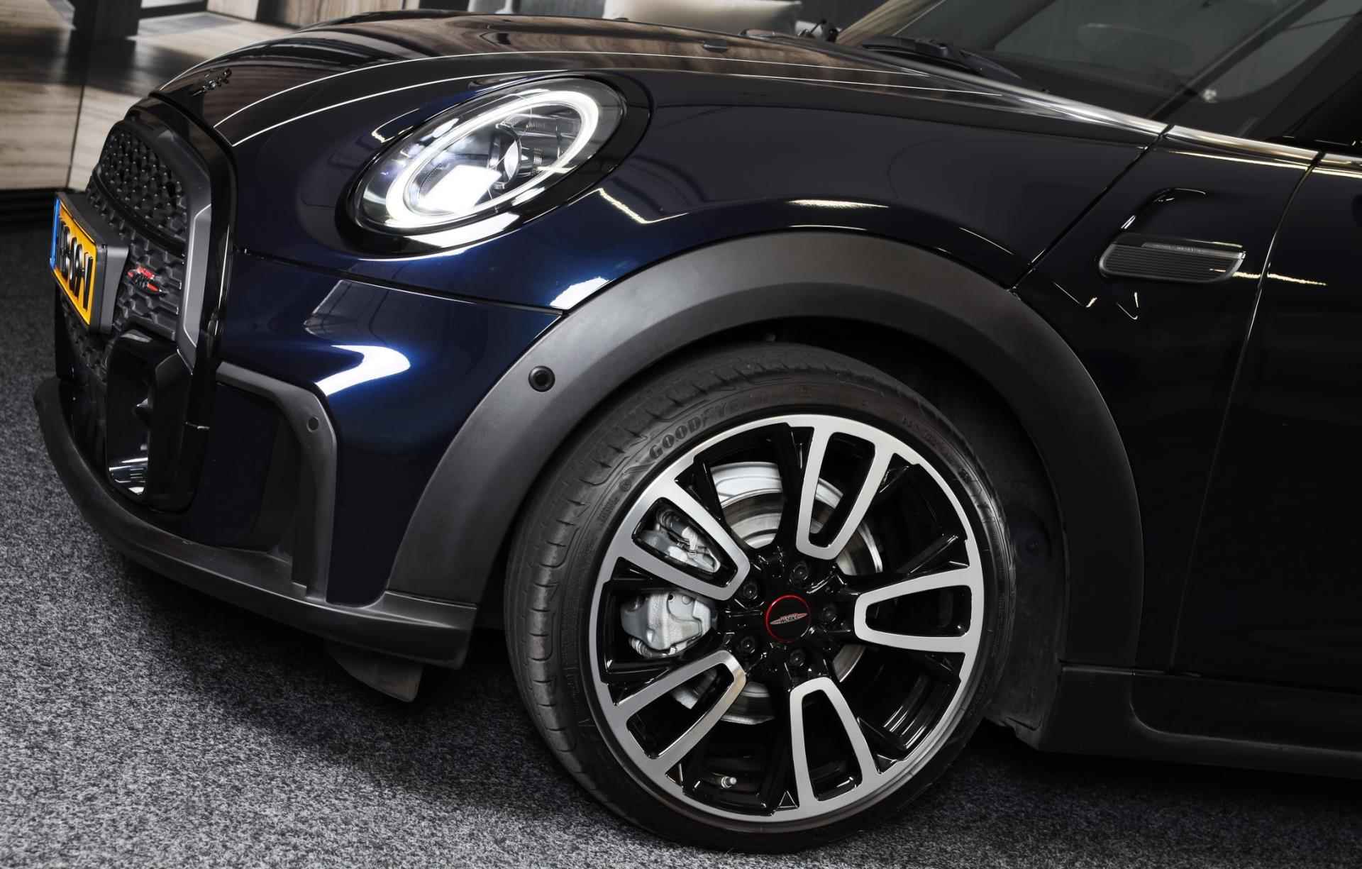 Mini Mini Cabrio 1.5 Cooper JCW Pakket / Aut / Navi / Cc / Leder / Digital Cockpit / Sfeerverlichting / Windscherm / Led / Pdc - 24/50