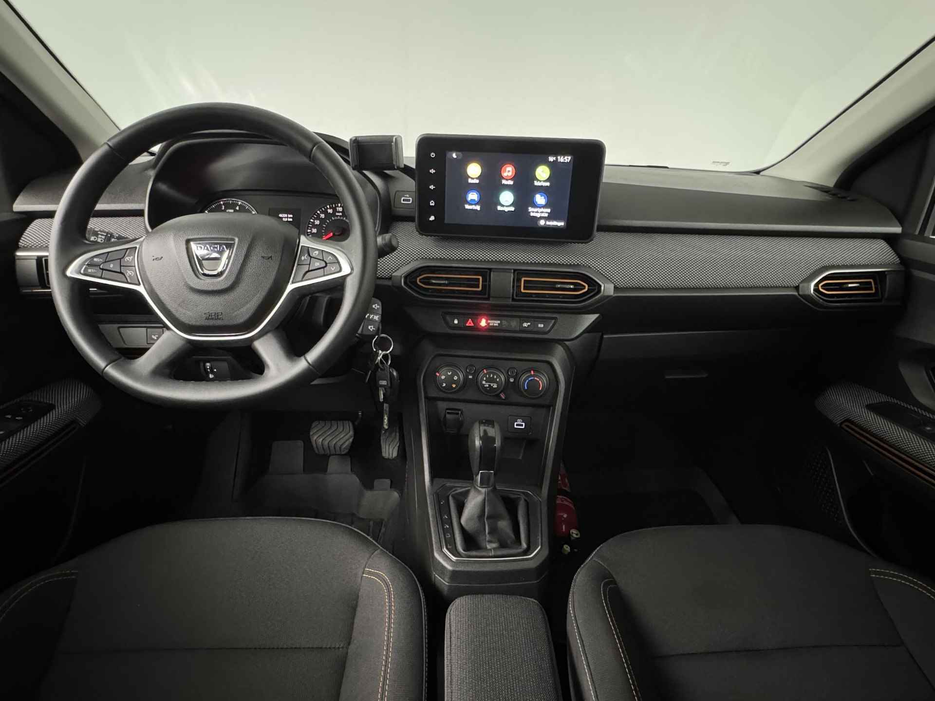 Dacia Sandero Stepway 1.0 TCe 90 CVT Comfort | Navigatie | Achteruitrijcamera | Afneembare trekhaak - 4/45