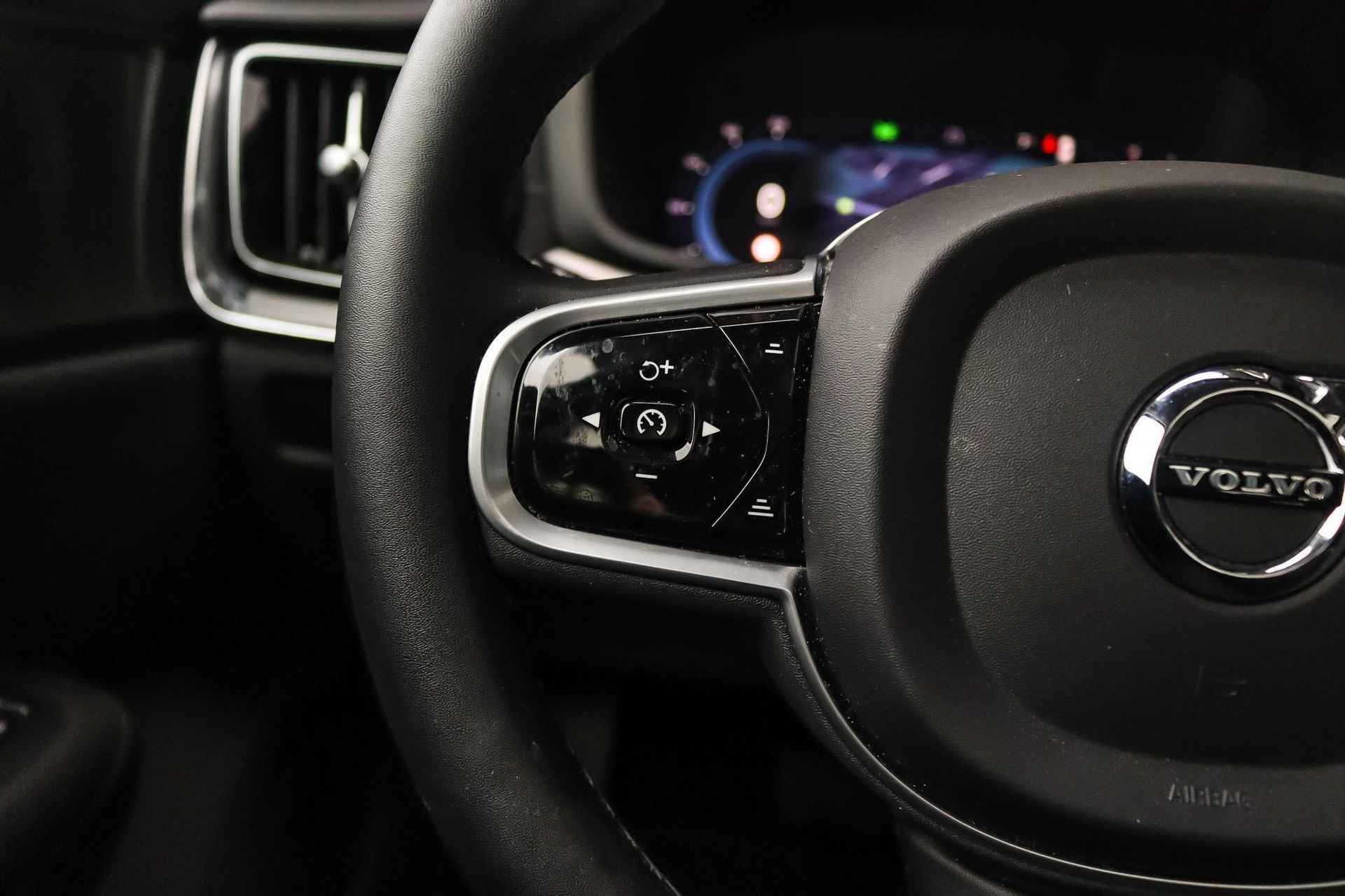 Volvo S60 2.0 B4 Automaat Ultimate Dark | Panoramadak | Head-Up | Harman/Kardon Audio | LED | Keyless | Sfeerverlichting | Stoelverwarming - 22/34