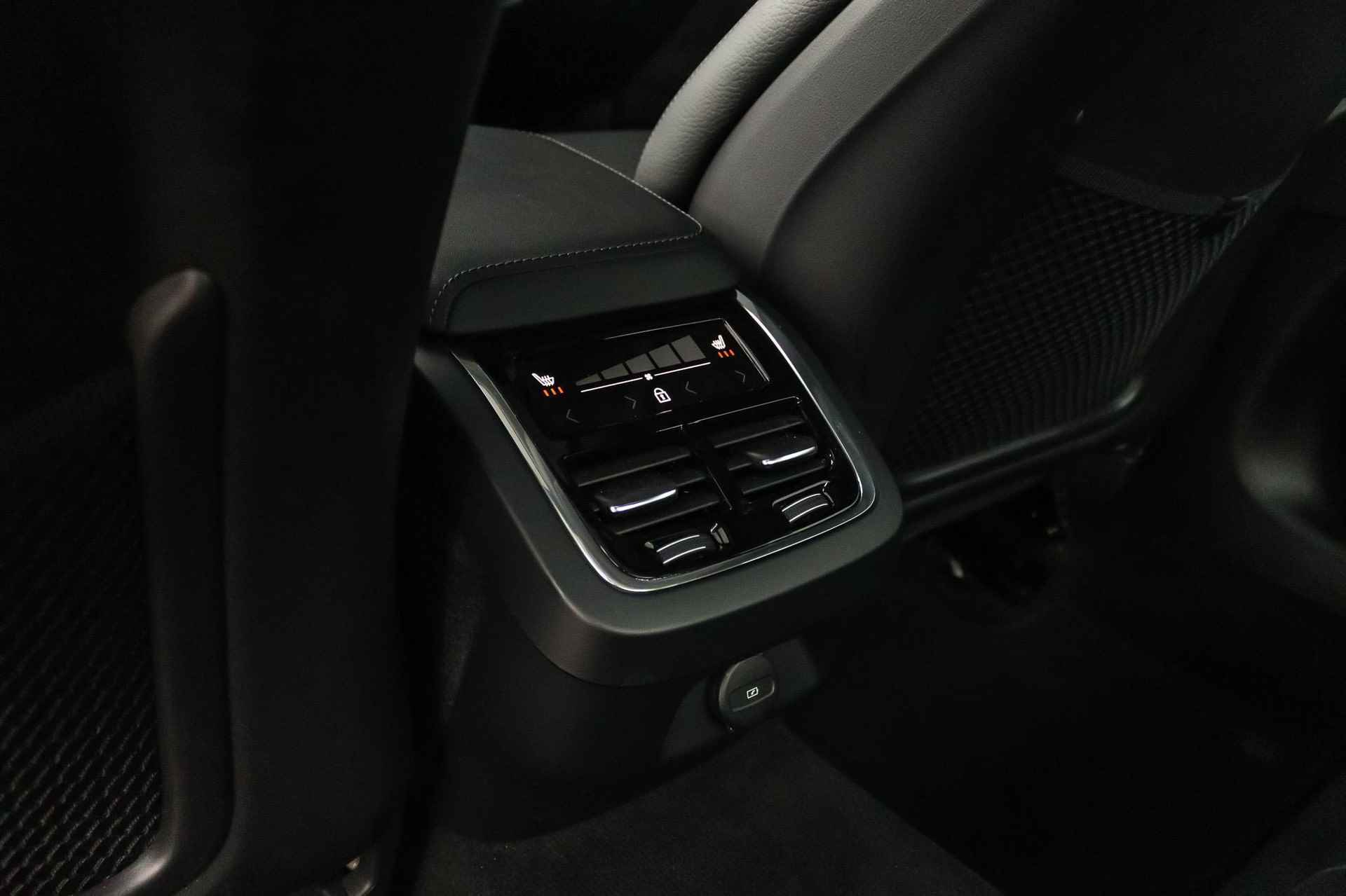 Volvo S60 2.0 B4 Automaat Ultimate Dark | Panoramadak | Head-Up | Harman/Kardon Audio | LED | Keyless | Sfeerverlichting | Stoelverwarming - 27/34