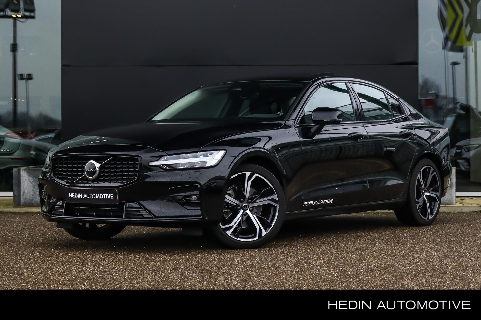 Volvo S60 2.0 B4 Automaat Ultimate Dark | Panoramadak | Head-Up | Harman/Kardon Audio | LED | Keyless | Sfeerverlichting | Stoelverwarming