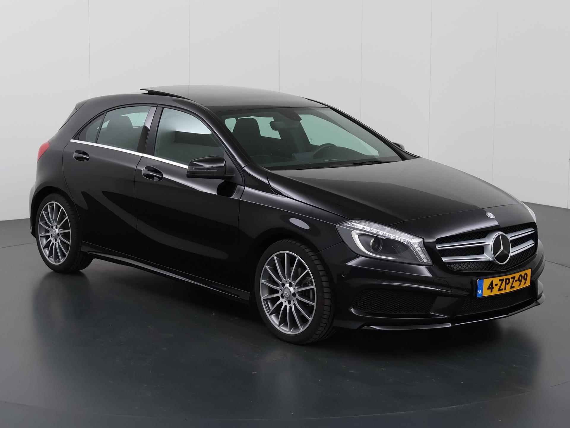 Mercedes-Benz A-klasse 180 Ambition AMG | Uniek | slechts 11.000 km!!! | Panoramadak | Navigatie |  Bi-Xenon | Parkeersensoren | NL Auto | - 24/37