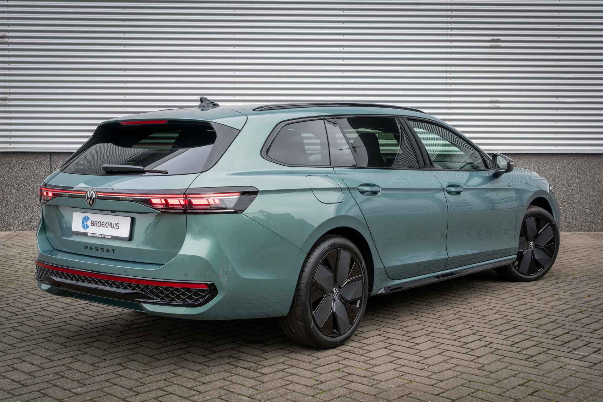 Volkswagen Passat Variant R-Line Edition | Inclusief € 1000,- inruilvoordeel - 18/48