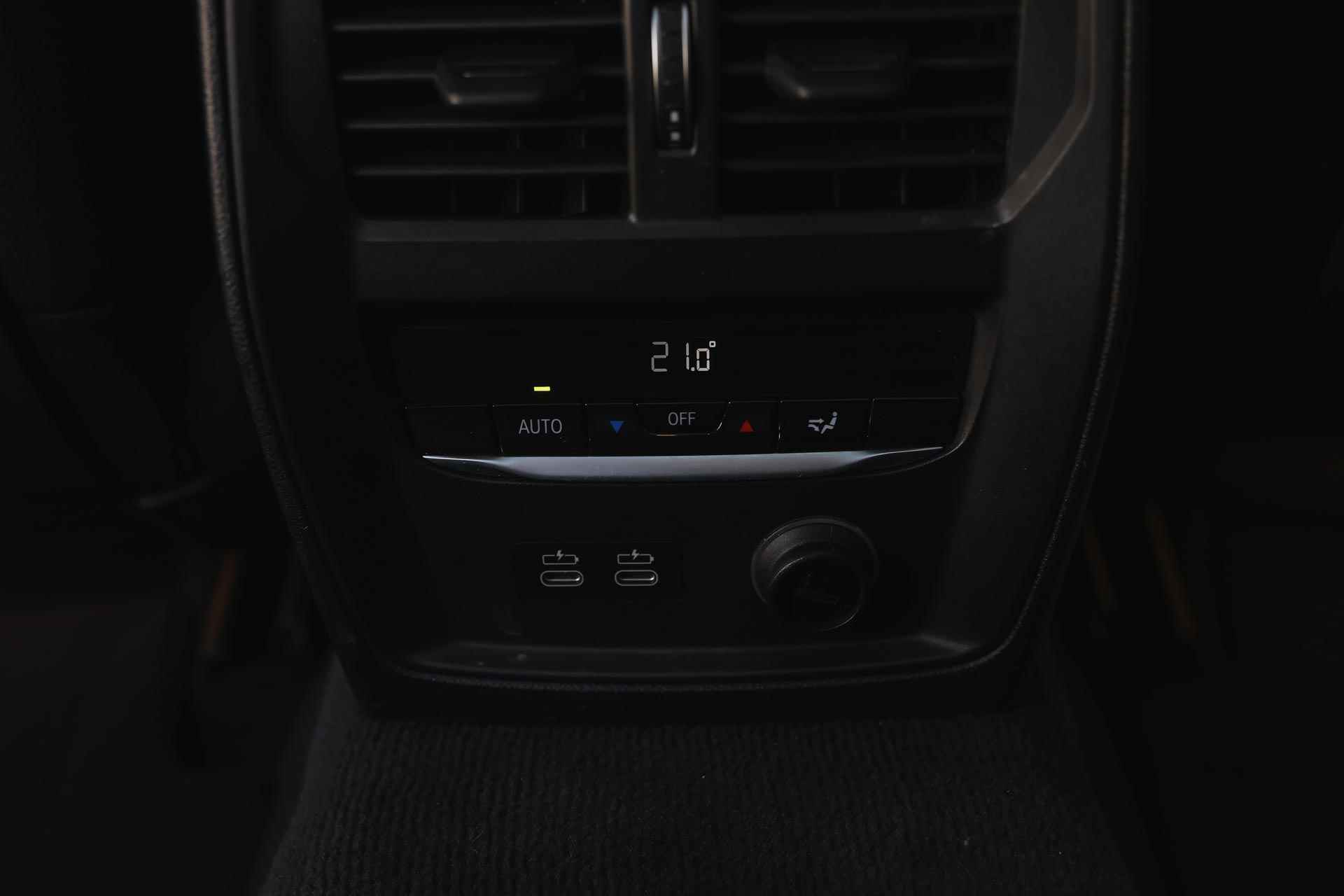 BMW 3 Serie Touring 320i High Executive Automaat / Panoramadak / Trekhaak / Sportstoelen / Stoelverwarming / LED / Parking Assistant / Live Cockpit Professional / Comfort Access - 23/36