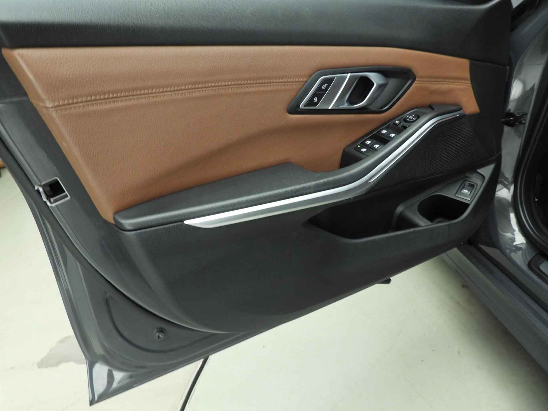 BMW 3 Serie Touring 316d | LED | Leder | Navigatie | Schuifdak | Trekhaak | Sportstoelen | Stoelverwarming | DAB | Hifi speakers | Alu 17 inch - 20/39