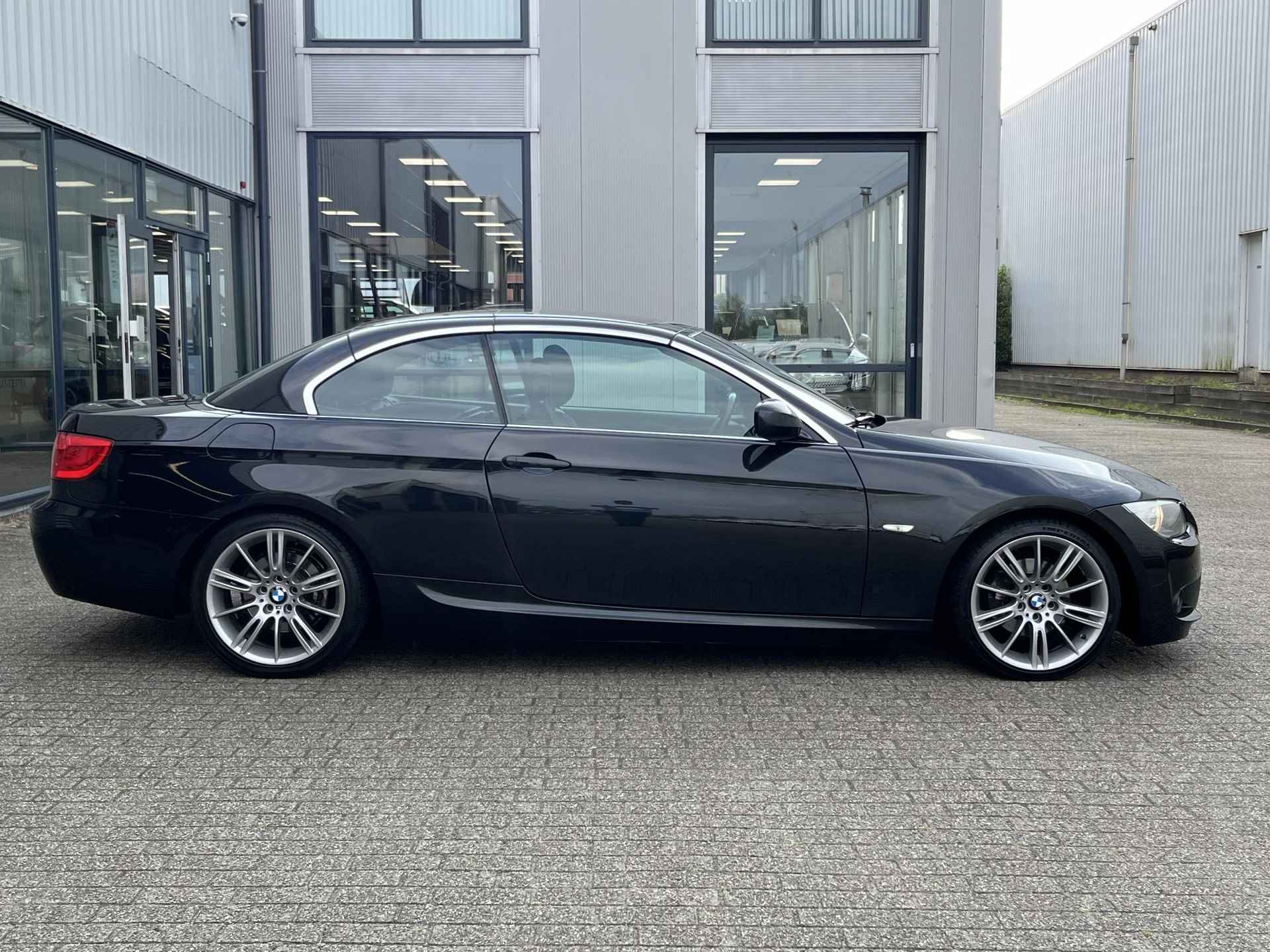 BMW 3-serie Cabrio 320i High Executive | NL Auto/2e Eig./Leder/El.Sportstoelen/Navi/Clima/Cruise/18"/Windscherm - 9/116