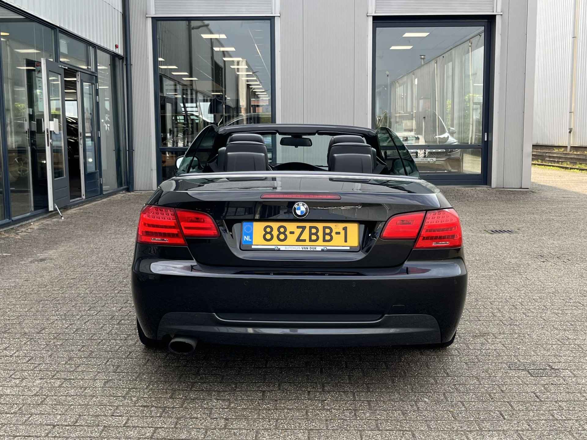 BMW 3-serie Cabrio 320i High Executive | NL Auto/2e Eig./Leder/El.Sportstoelen/Navi/Clima/Cruise/18"/Windscherm - 28/116