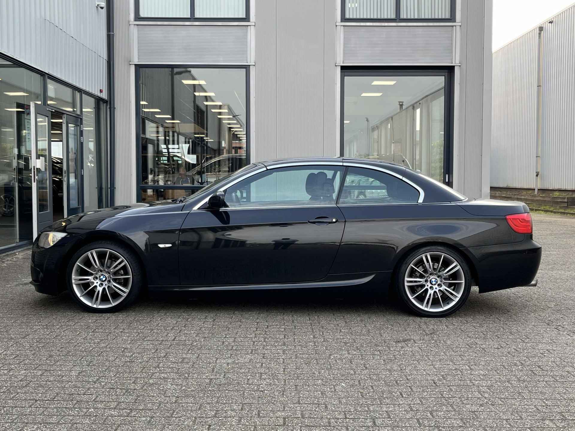 BMW 3-serie Cabrio 320i High Executive | NL Auto/2e Eig./Leder/El.Sportstoelen/Navi/Clima/Cruise/18"/Windscherm - 45/116